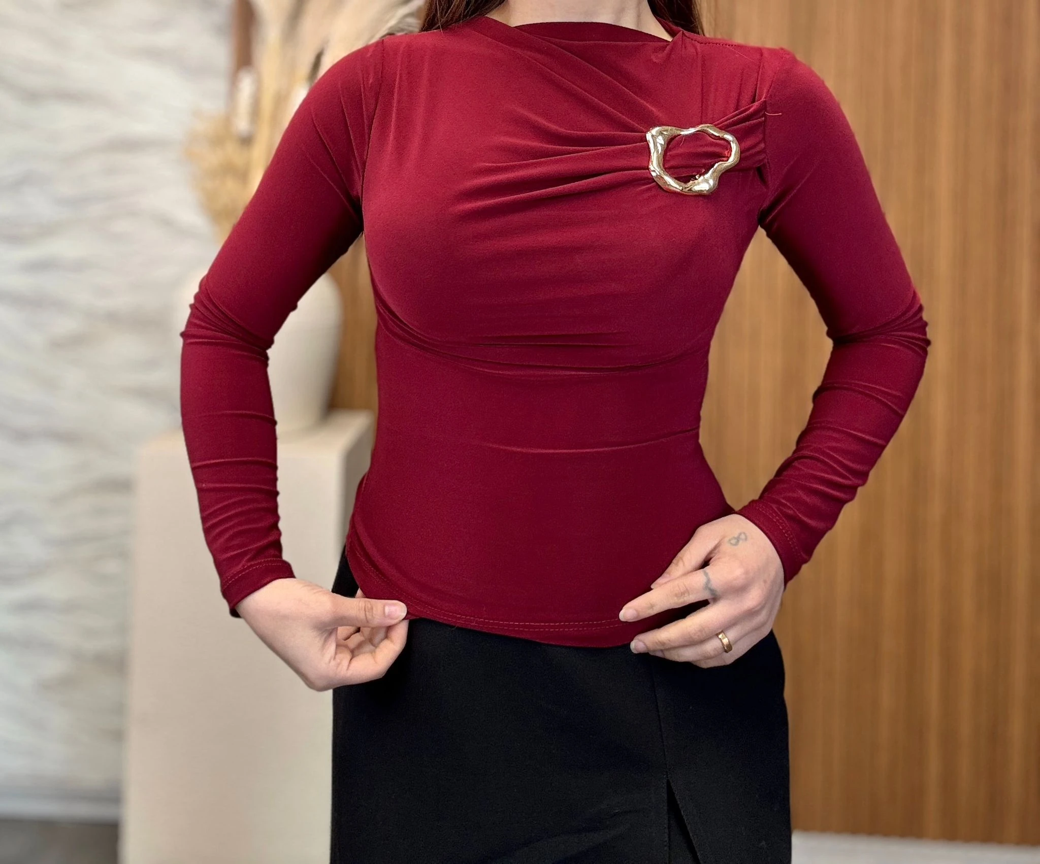  Göğüs Tokalı Sandy Bluz