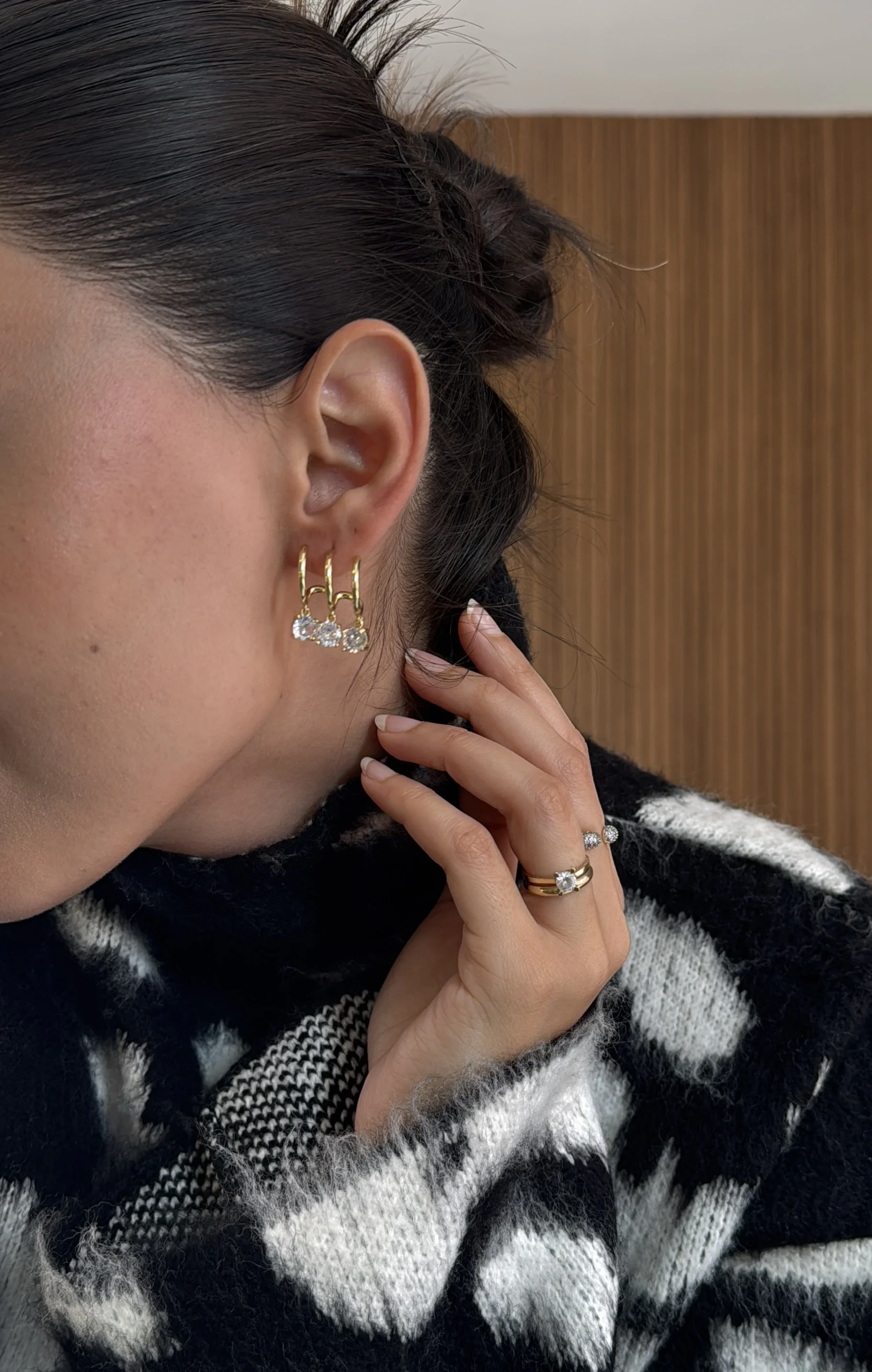 3’lü Görünümlü Taşlı Gold Küpe