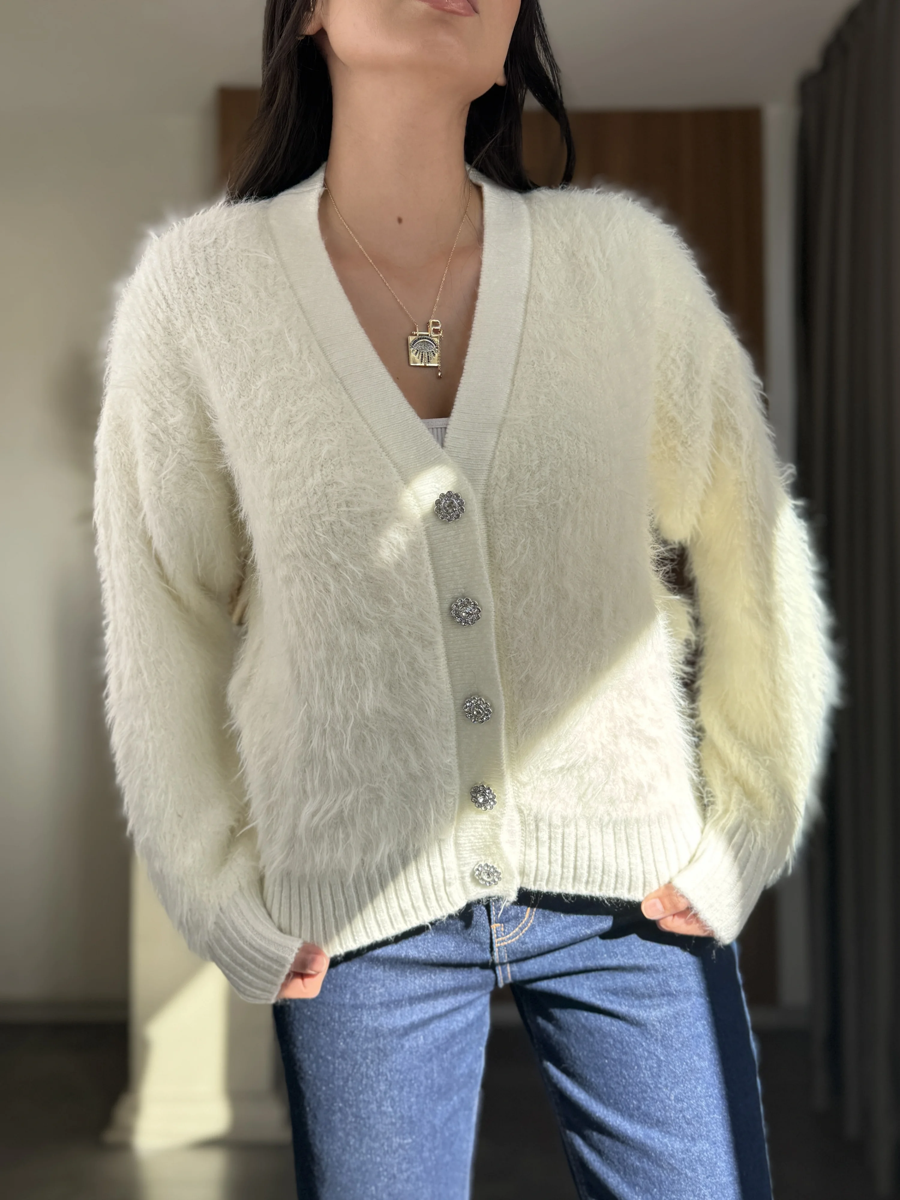 Taşlı Gümüş Çiçek Düğmeli Peluş Hırka