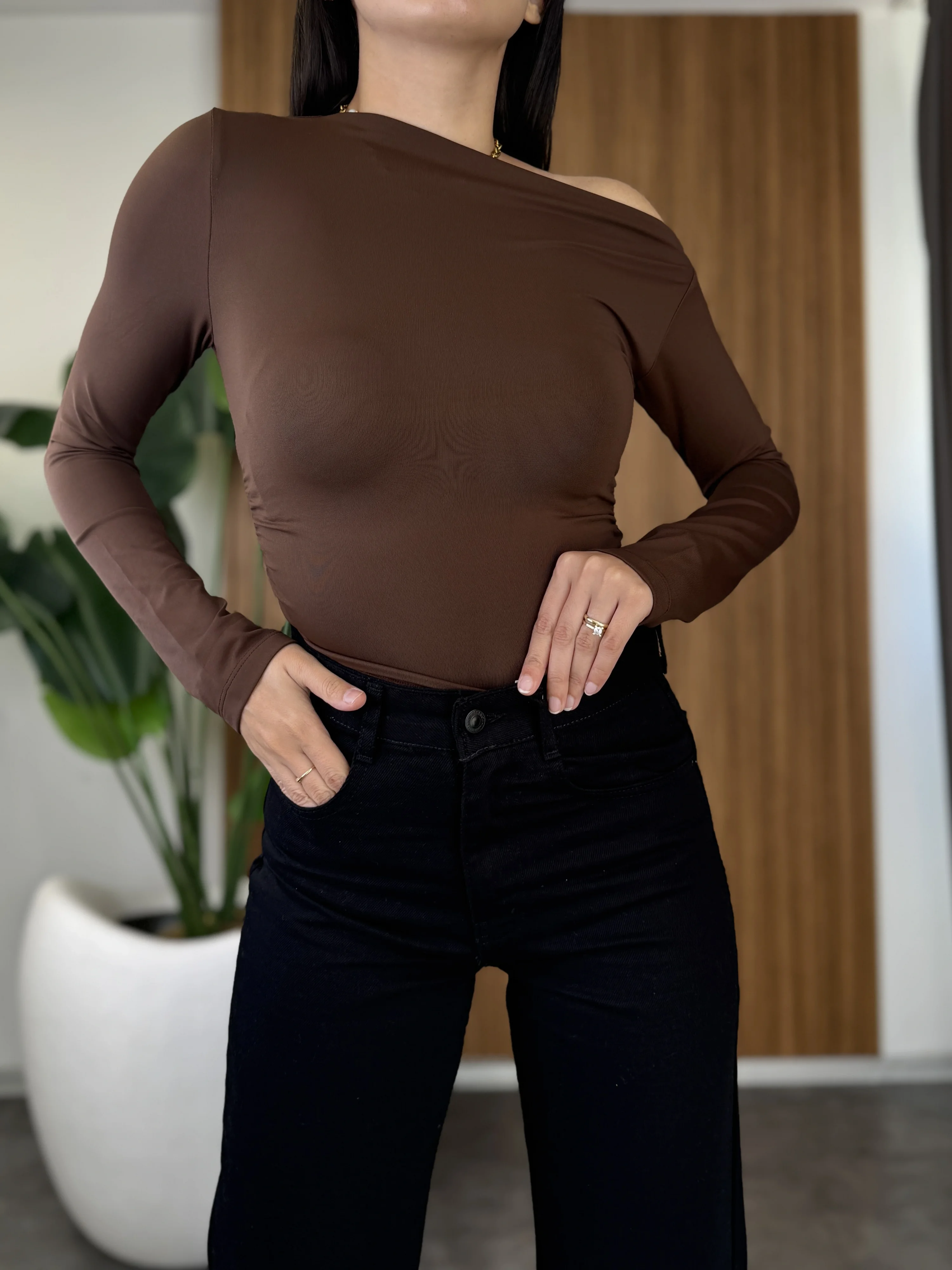 Yanı Büzgülü Poliamid Kayık Yaka Bluz