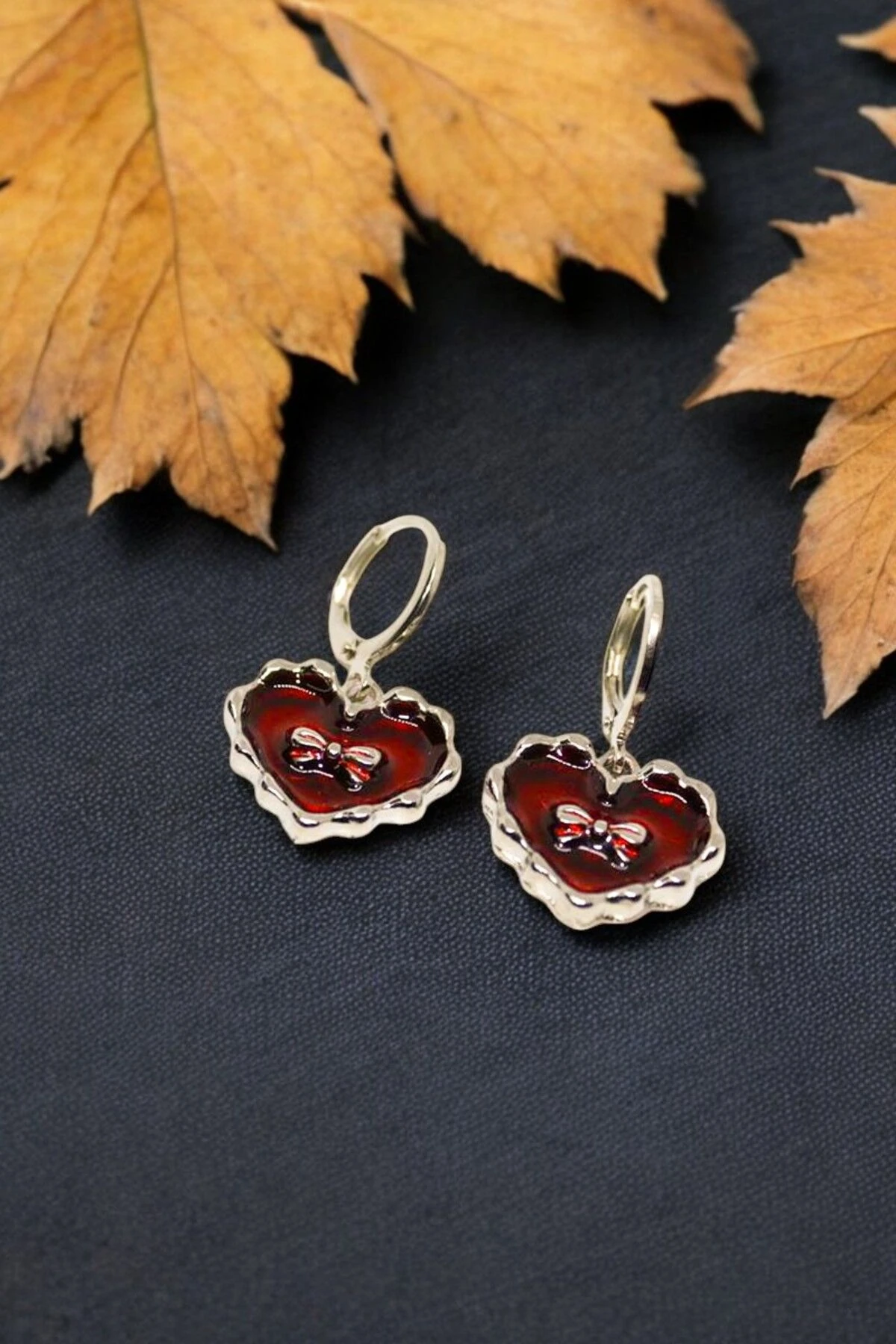 Kalpli Yıldızlı Kurdeleli Bileklik ve Kalpli Küpe Tasarımlı Gümüş Kaplamalı Bileklik Küpe Seti