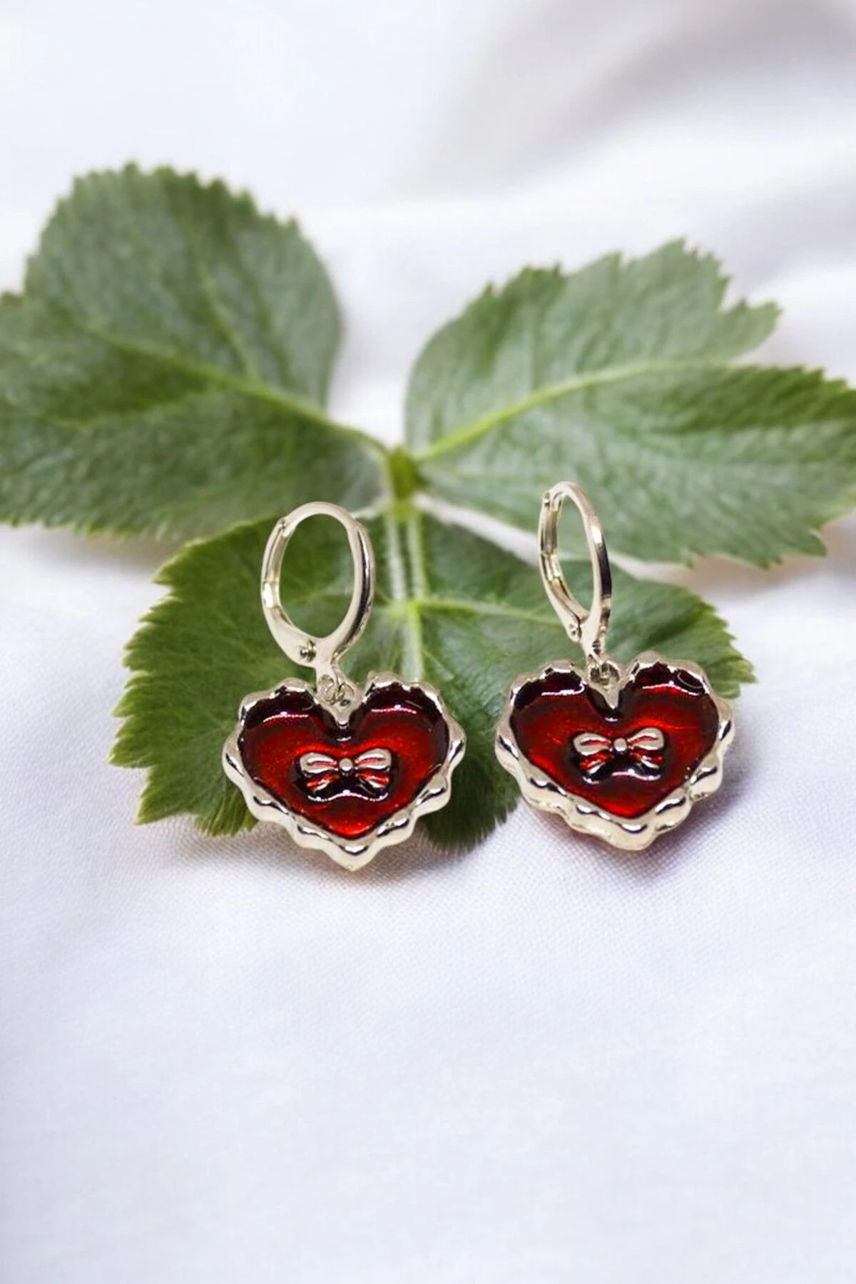 Kalpli Yıldızlı Kurdeleli Bileklik ve Kalpli Küpe Tasarımlı Gümüş Kaplamalı Bileklik Küpe Seti