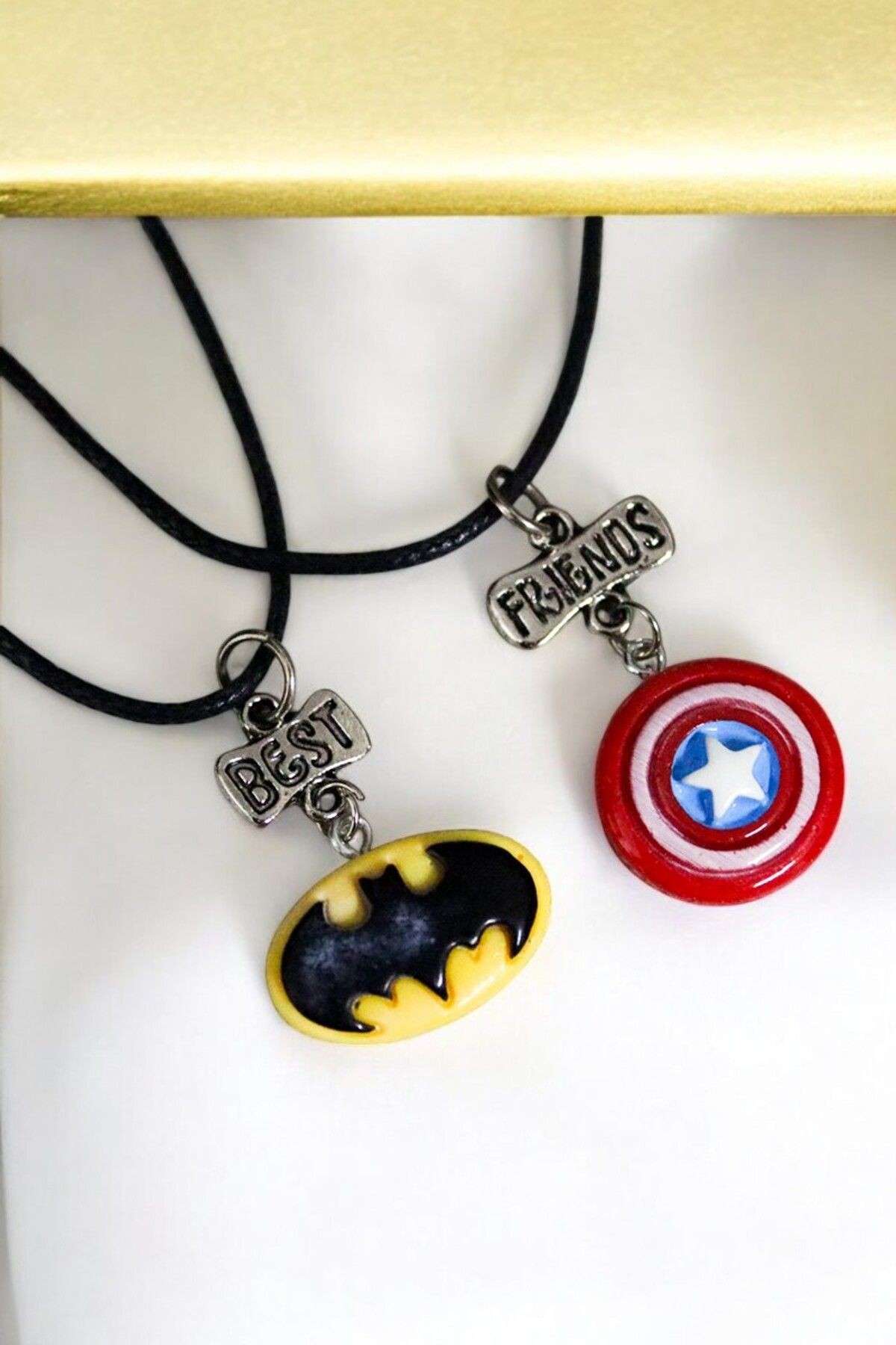 Batman ve Kaptan Amerika Tasarımlı Best Friends 2li Genç ve Çocuklar İçin Kolye