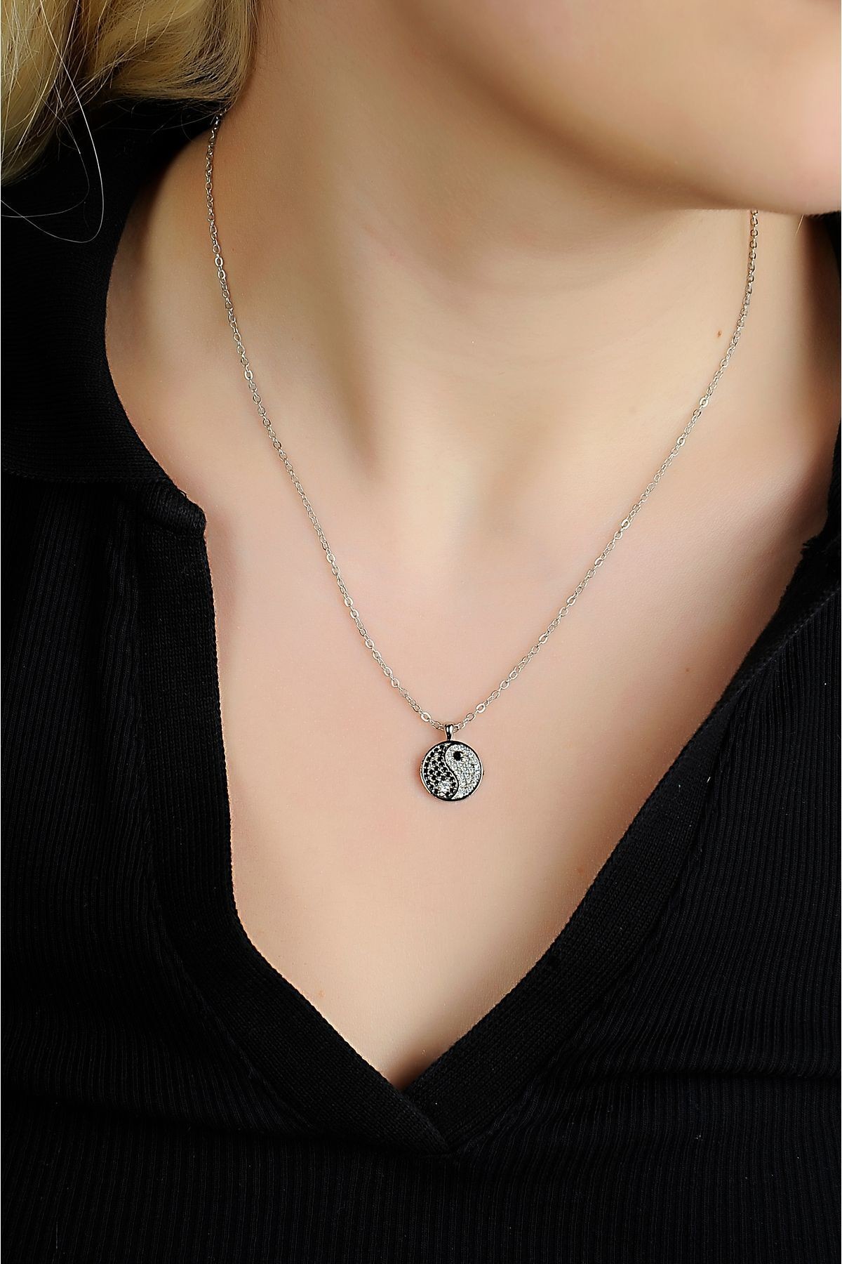 Yin ile Yang Gümüş Kaplama Zirkon Taşlı Yin Yang Tasarımlı Kolye
