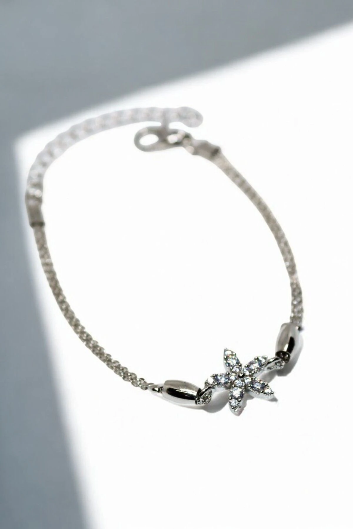 Gümüş Kaplama Çiçek Tasarımlı Gümüş Kaplamalı Zirkon Taşlı Bileklik