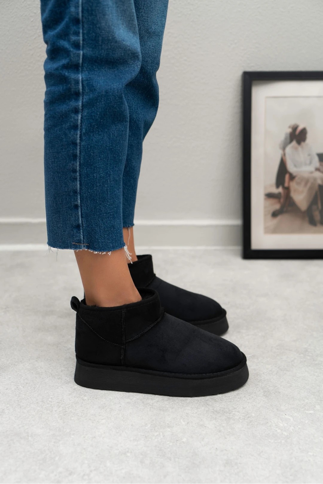 Ugg Yüksek Mini Logolu Classic İçi Kürklü Süet Bot - Siyah
