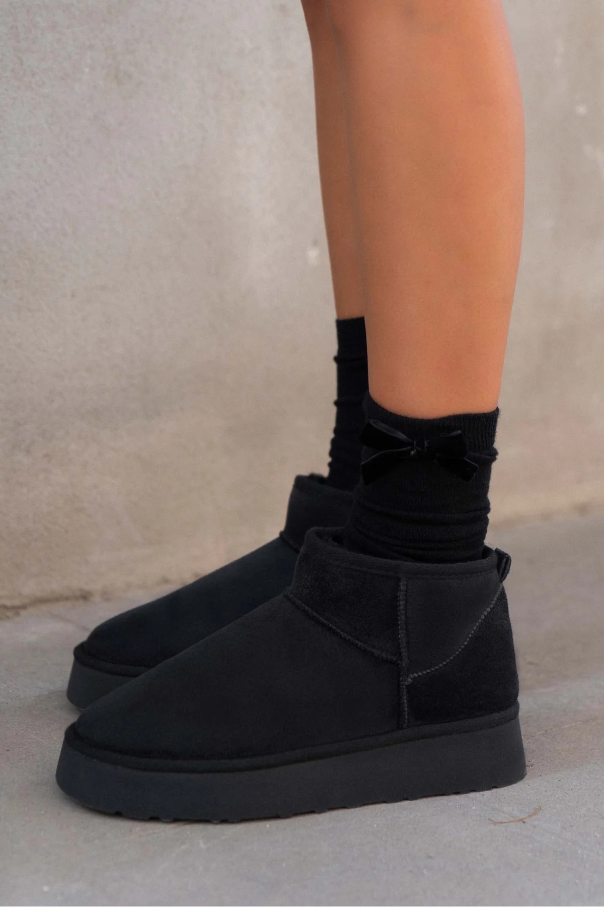 Ugg Yüksek Mini Logolu Classic İçi Kürklü Süet Bot