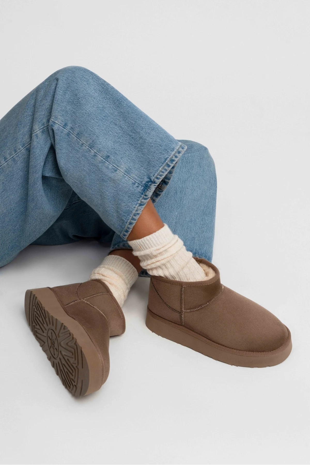 Ugg Yüksek Mini Logolu Classic İçi Kürklü Süet Bot - Vizon