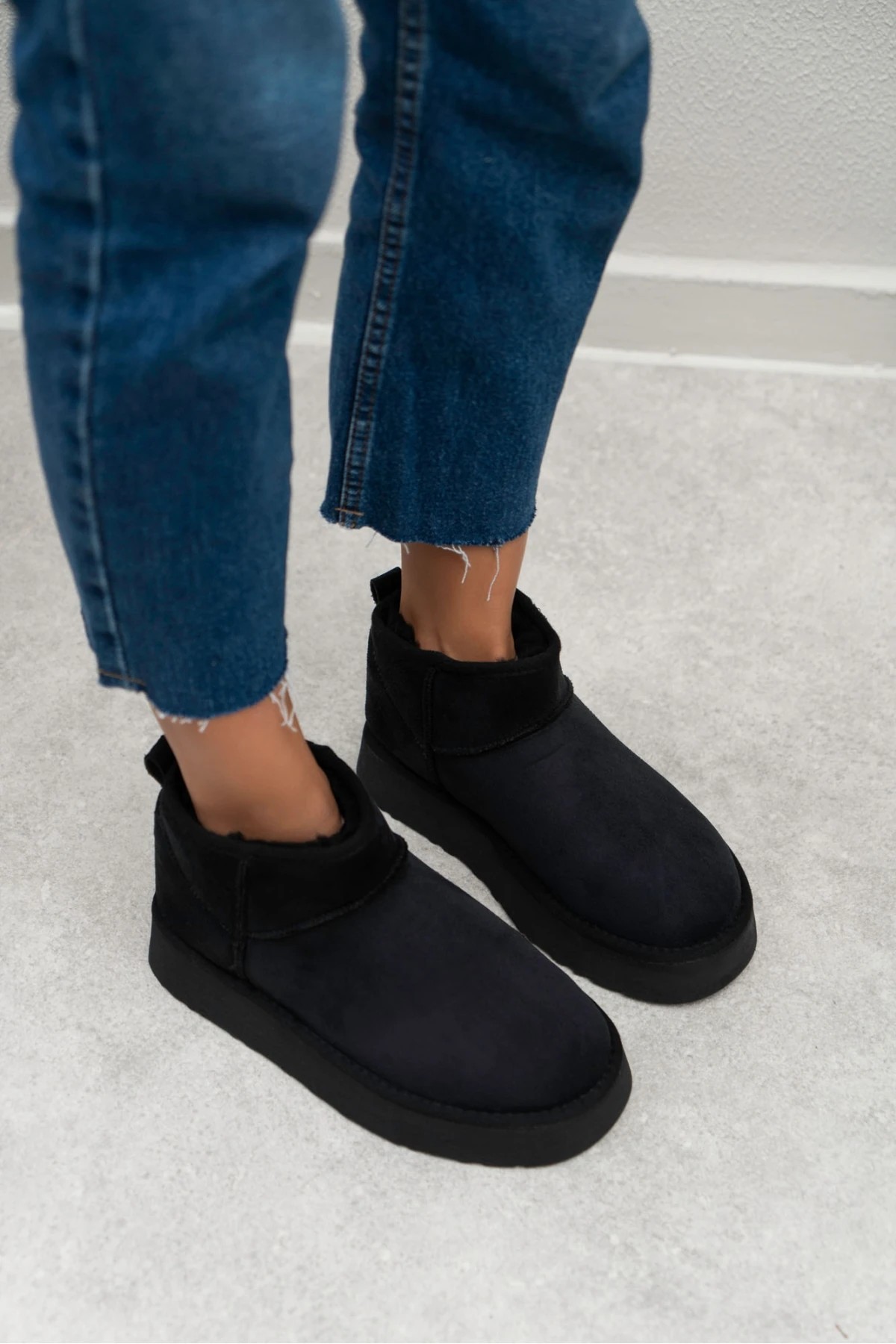 Ugg Yüksek Mini Logolu Classic İçi Kürklü Süet Bot