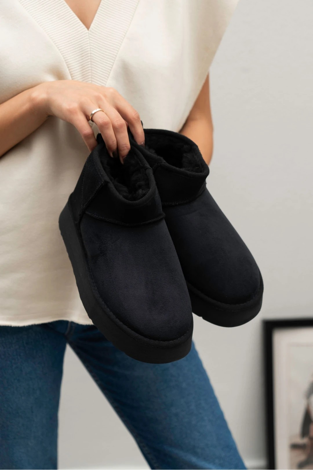 Ugg Yüksek Mini Logolu Classic İçi Kürklü Süet Bot