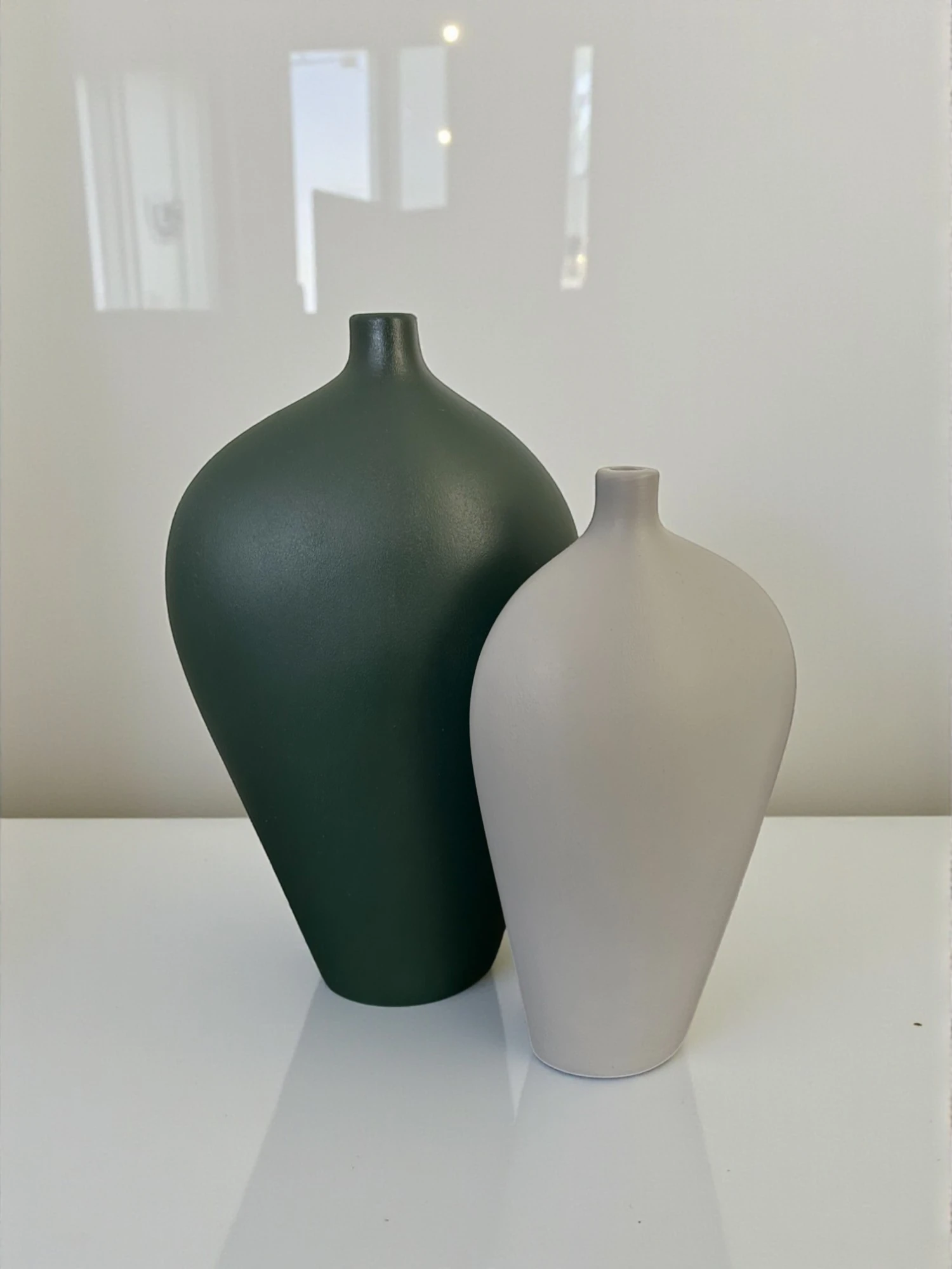 İskandinav Sadelik: Mat Dokulu İkili Seramik Vazo Seti (Yeşil & Gri)