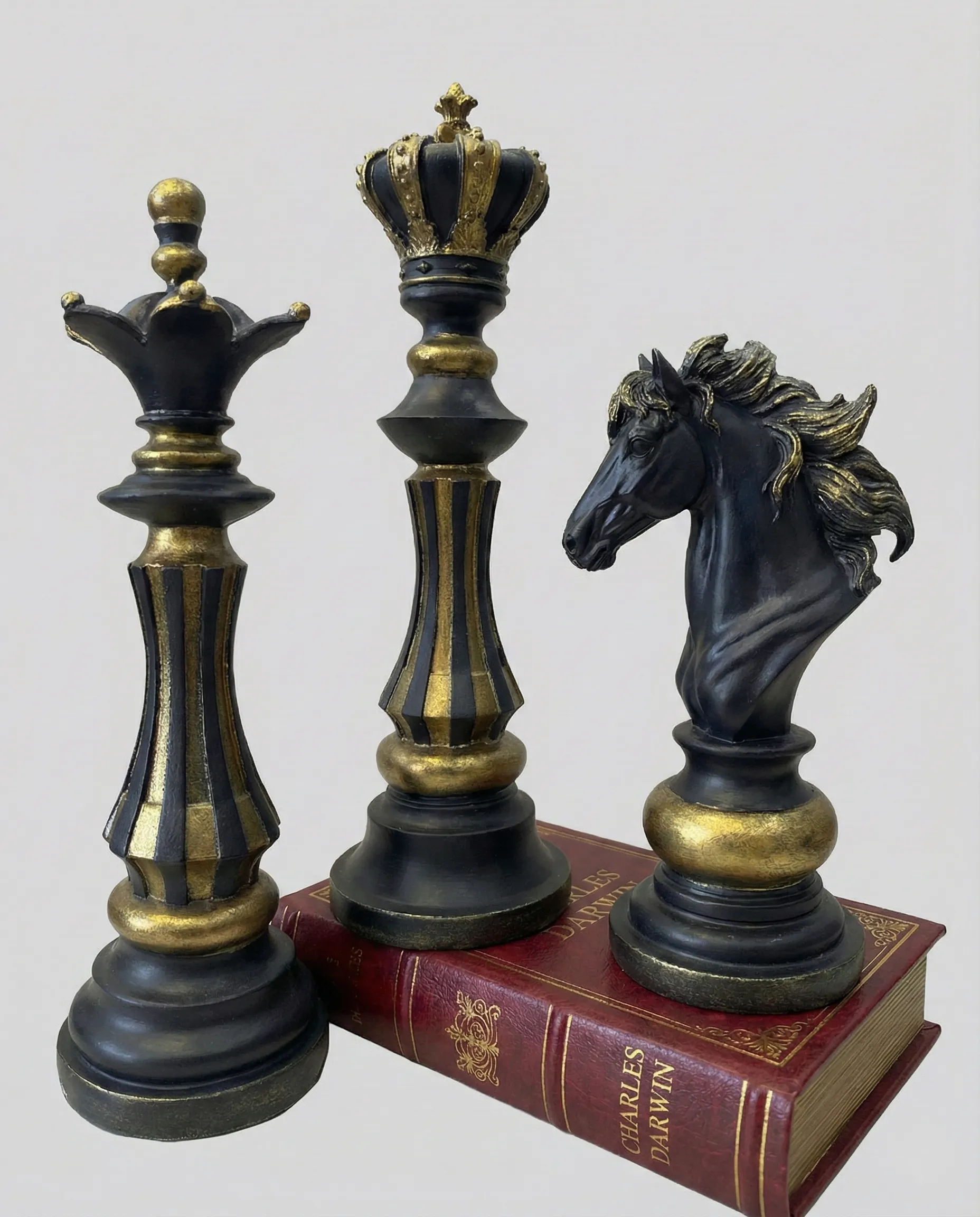 Stratejik Hamle: Gold Detaylı Dev Satranç Üçlüsü (Şah, Vezir, At)