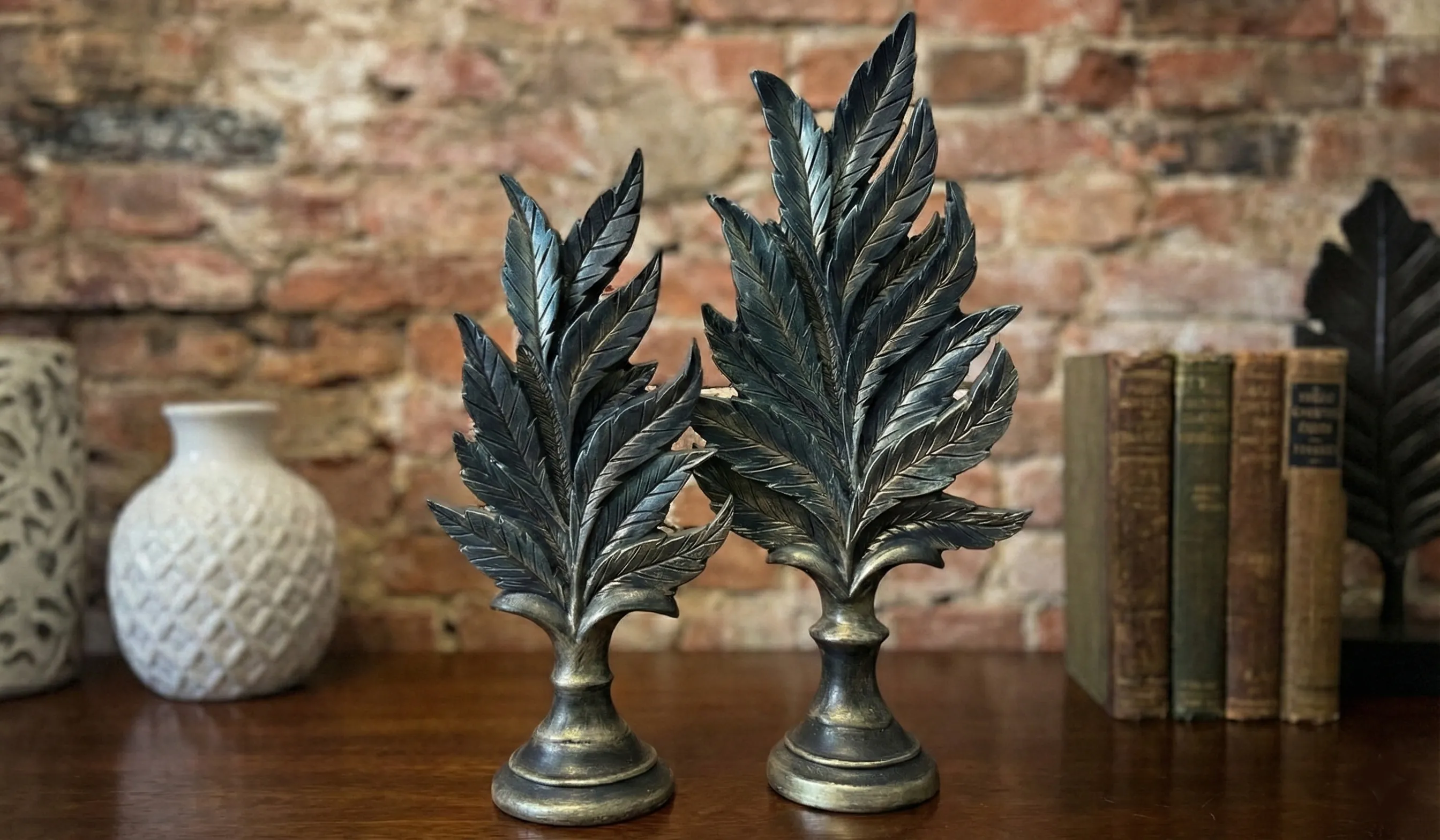 Tropik Esinti: Metalik Dokulu İkili Yaprak Biblo Seti (43 cm)