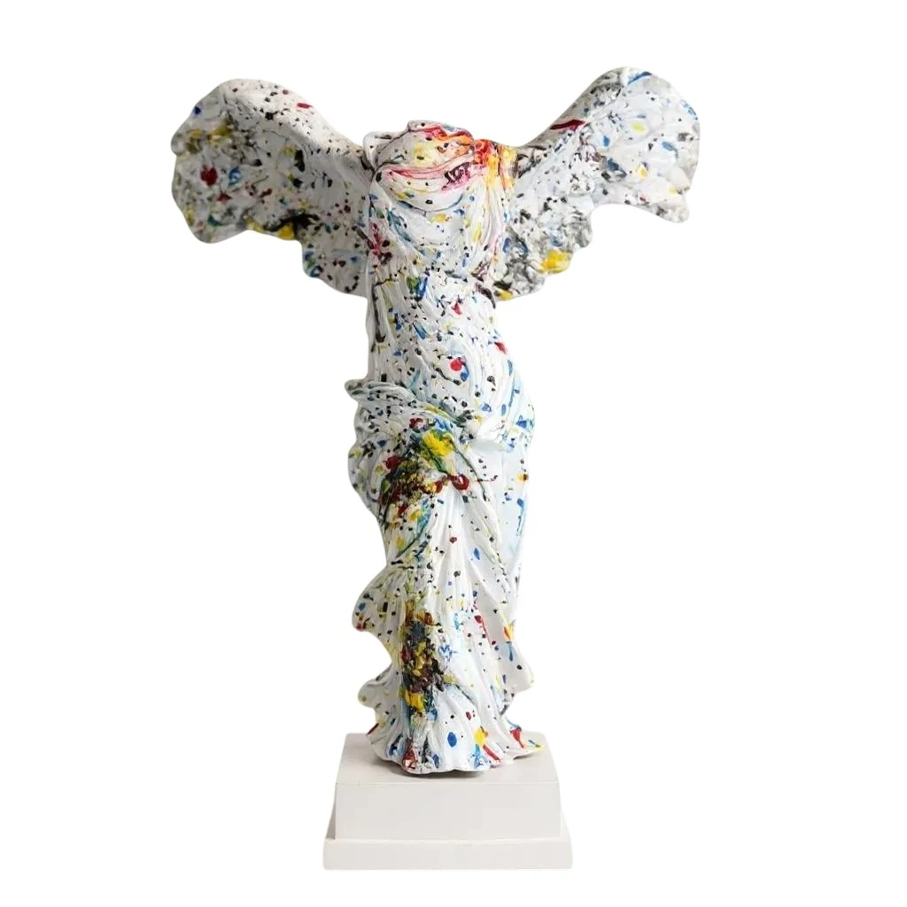 Zaferin Renkleri: Modern Pop-Art Dokunuşlu Kanatlı Nike Heykeli (37 cm)