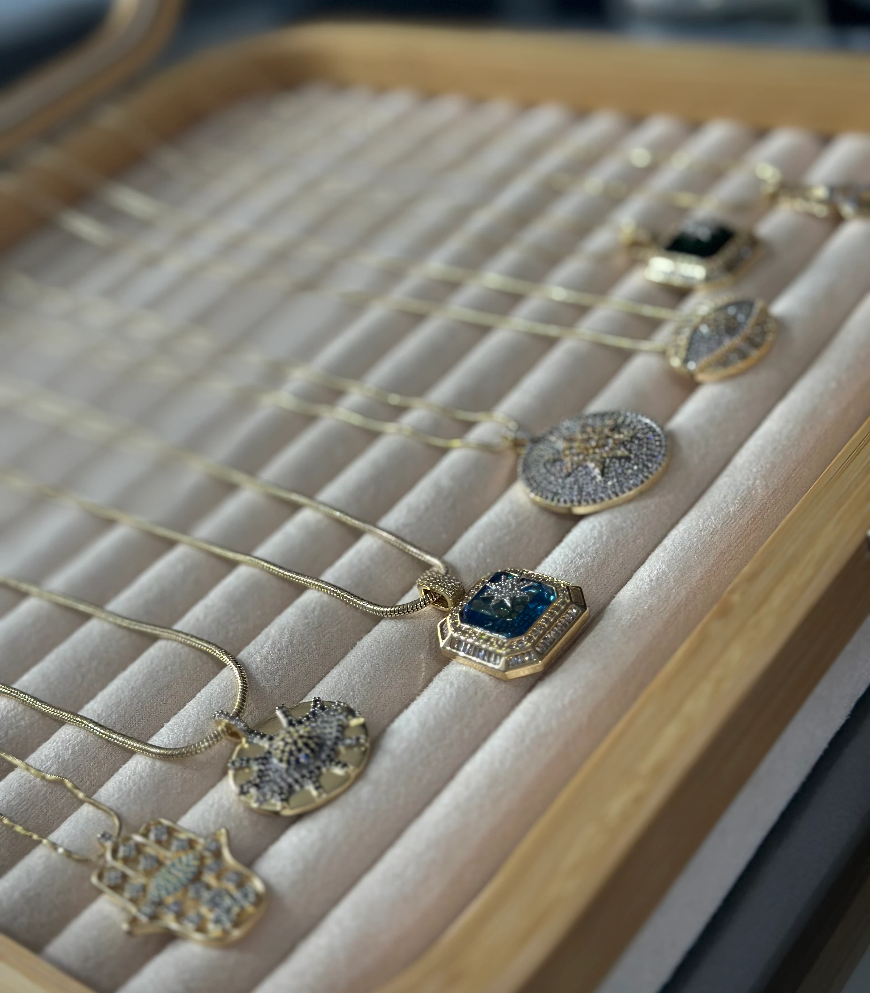 yuvarlak zirkon taşlı kolye