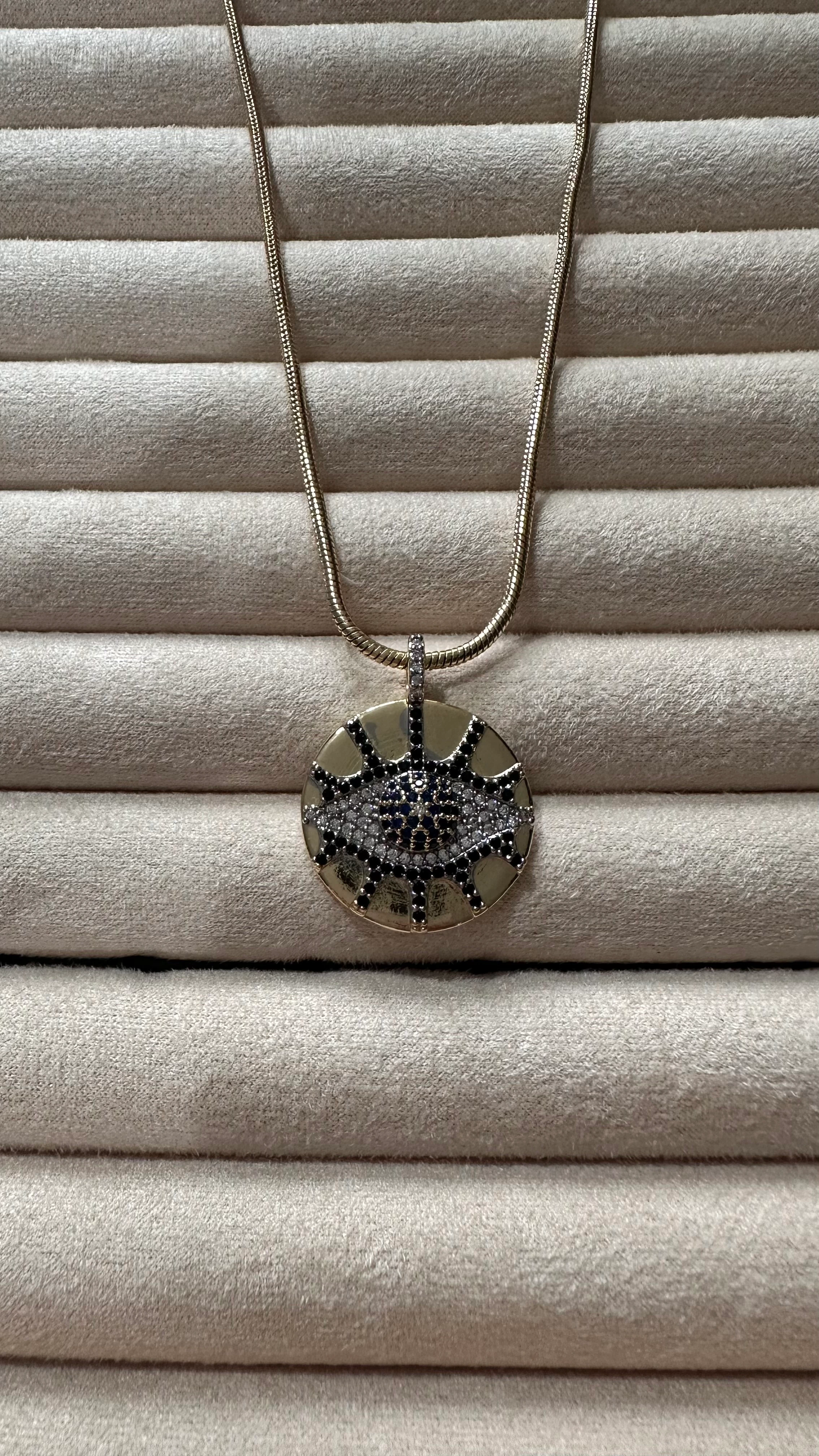 Yuvarlak madalyon göz kolye