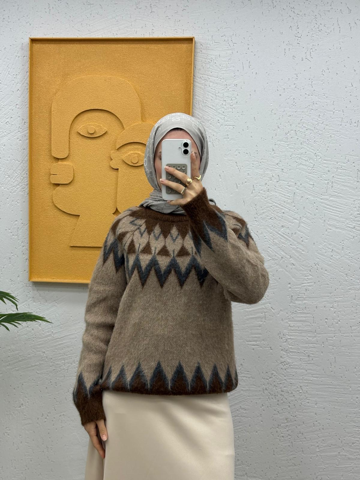 Bisiklet Yaka Desenli Şardonlu Triko Kazak