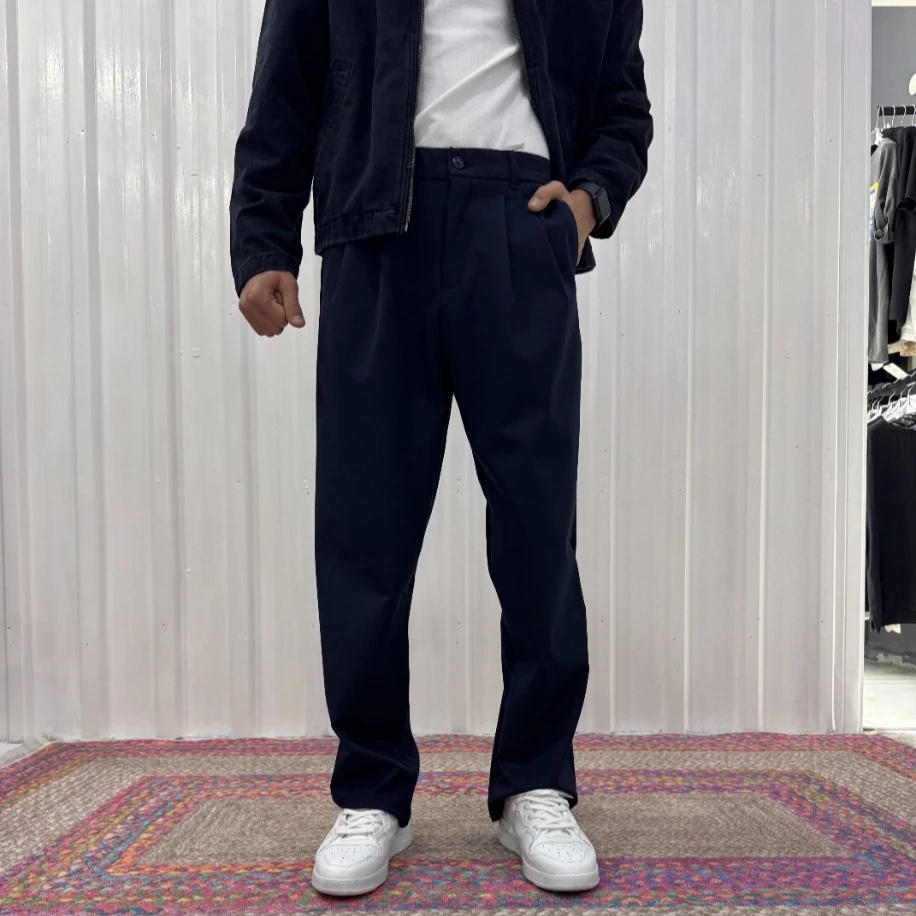 Klasik ve Rahat: Relax Fit Lacivert Kumaş Pantolon