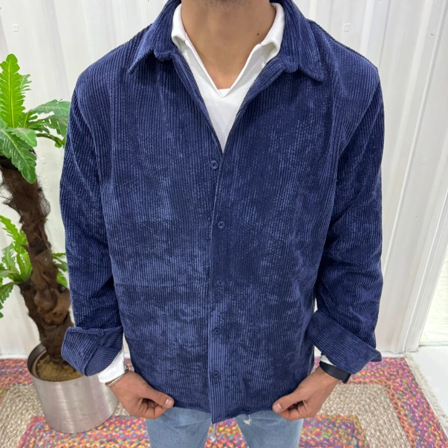 Sonbahar Trendi: Rahat Kesim Lacivert Kadife Gömlek Ceket