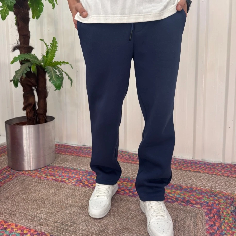 Modern ve Rahat: Lacivert Bol Kesim Casual Eşofman