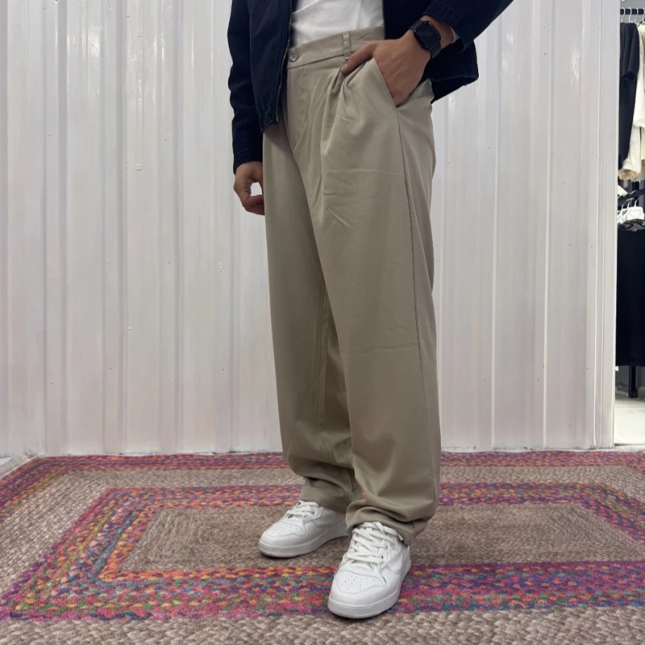 Konforlu Şıklık: Relax Fit Bej Kumaş Pantolon