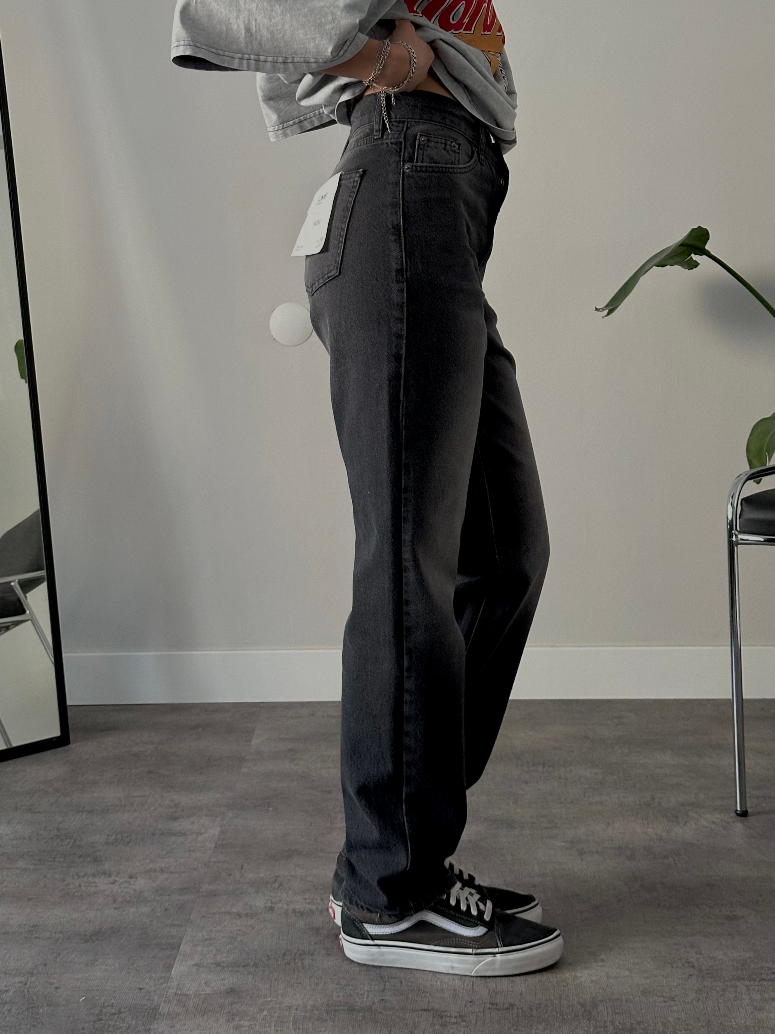 Yüksek Bel Soluk Siyah Mom Fit Jean