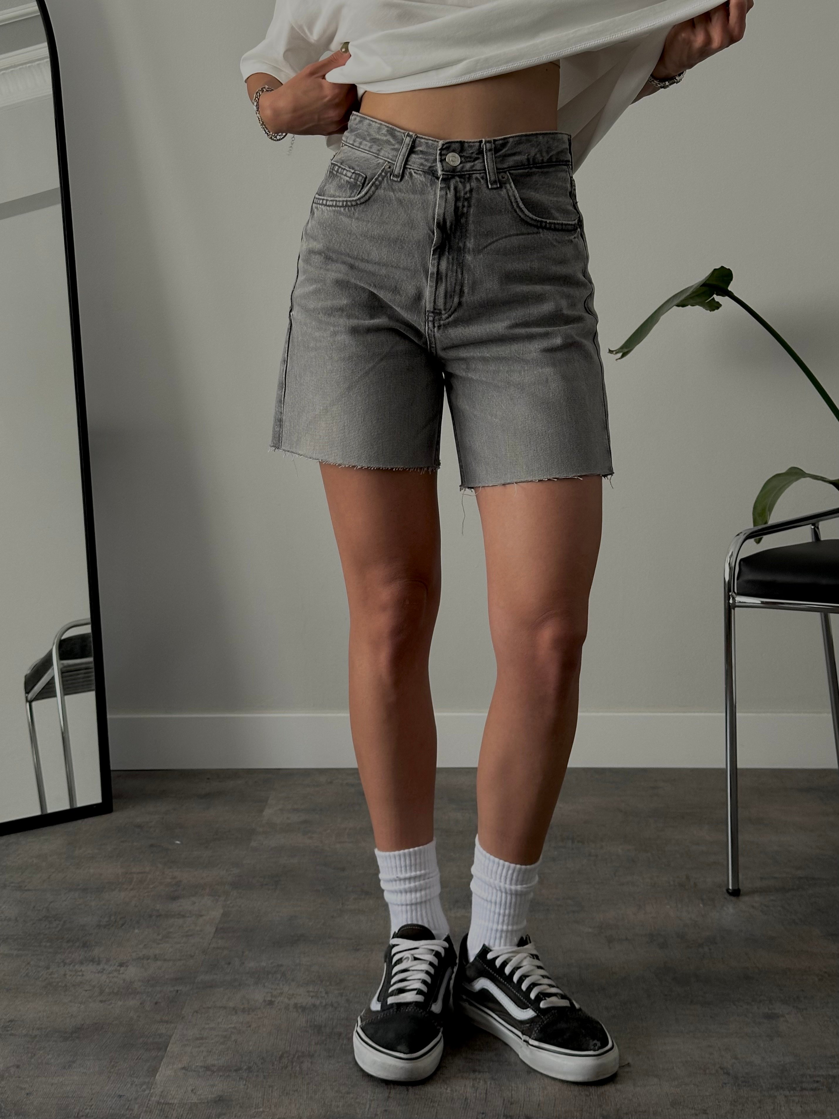 Yüksek Bel Denim Şort - Yıkamalı Gri Denim