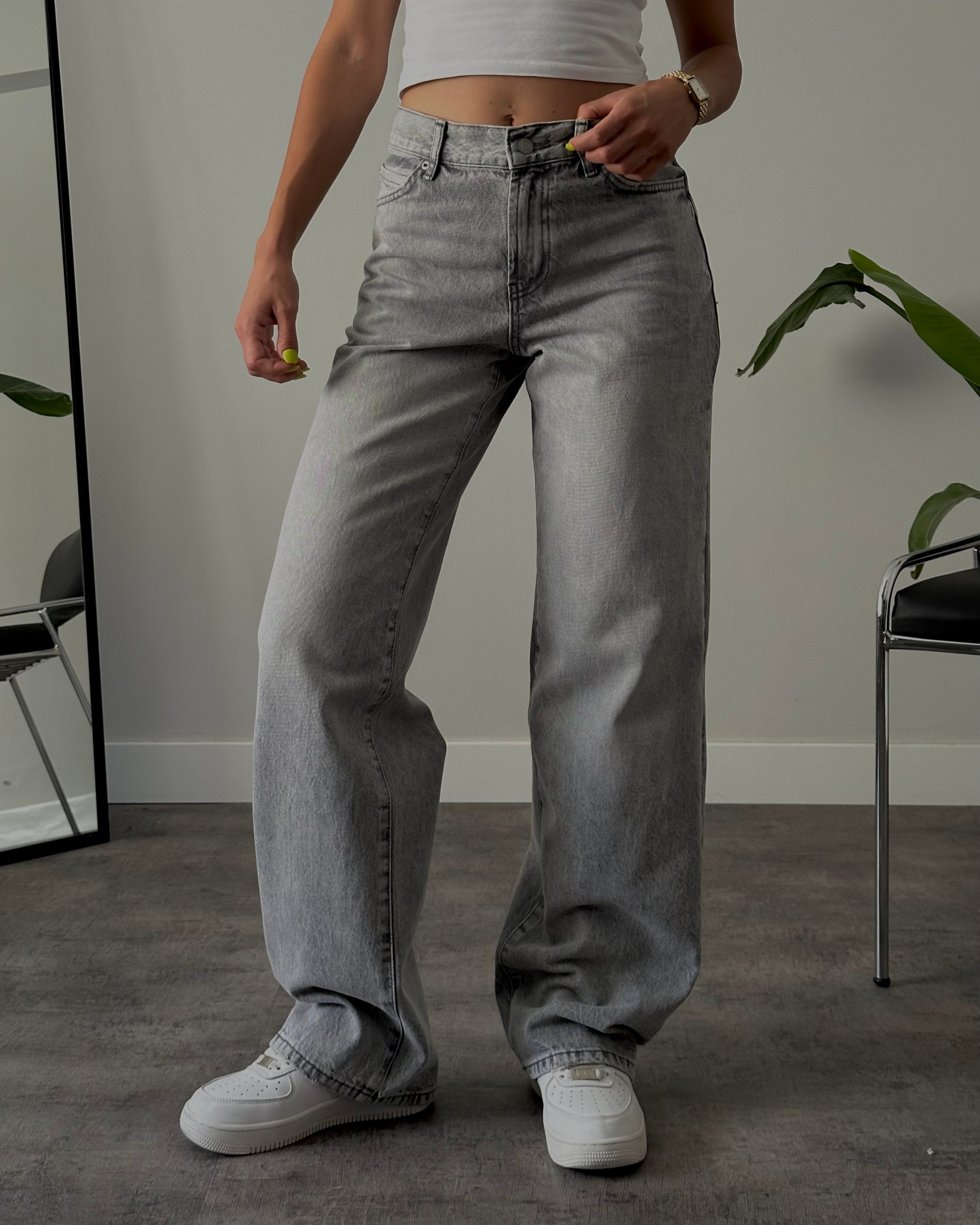 Women’s Mid-Rise Relaxed Fit Jeans - Grey