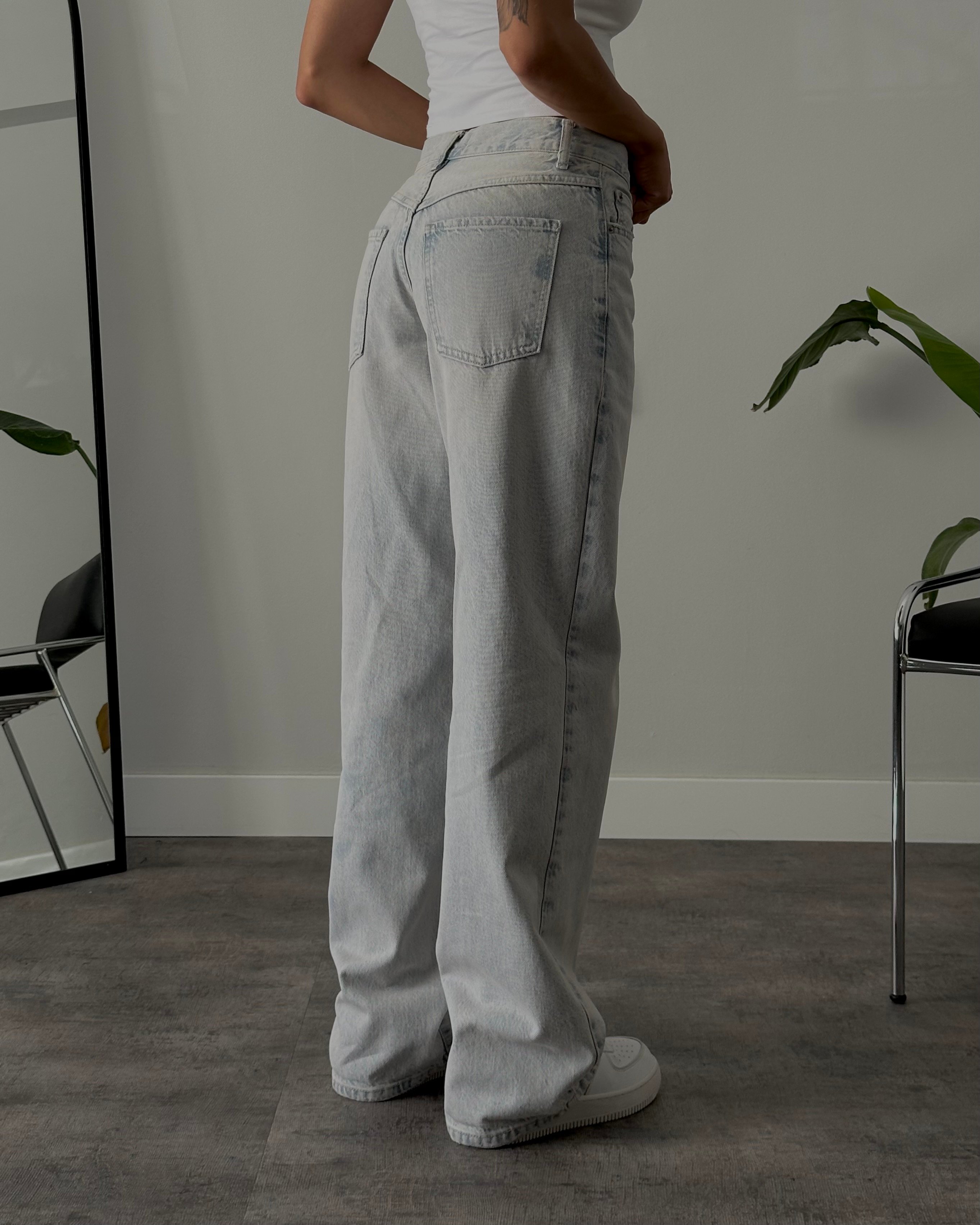 Orta Bel Açık Mavi Yıkamalı Relaxed Jean