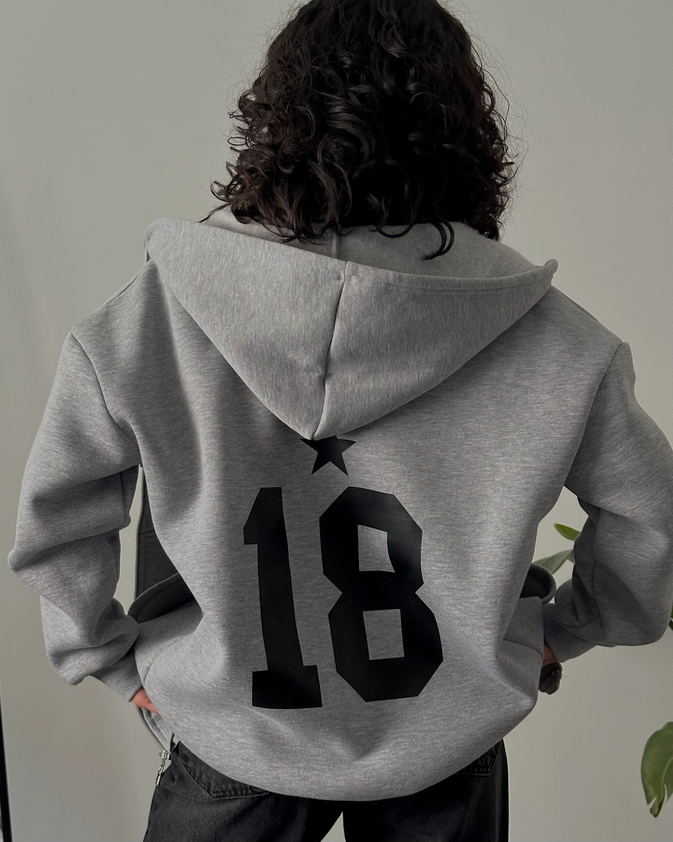 18 Baskılı Gri Oversize Kapüşonlu Fermuarlı Sweatshirt