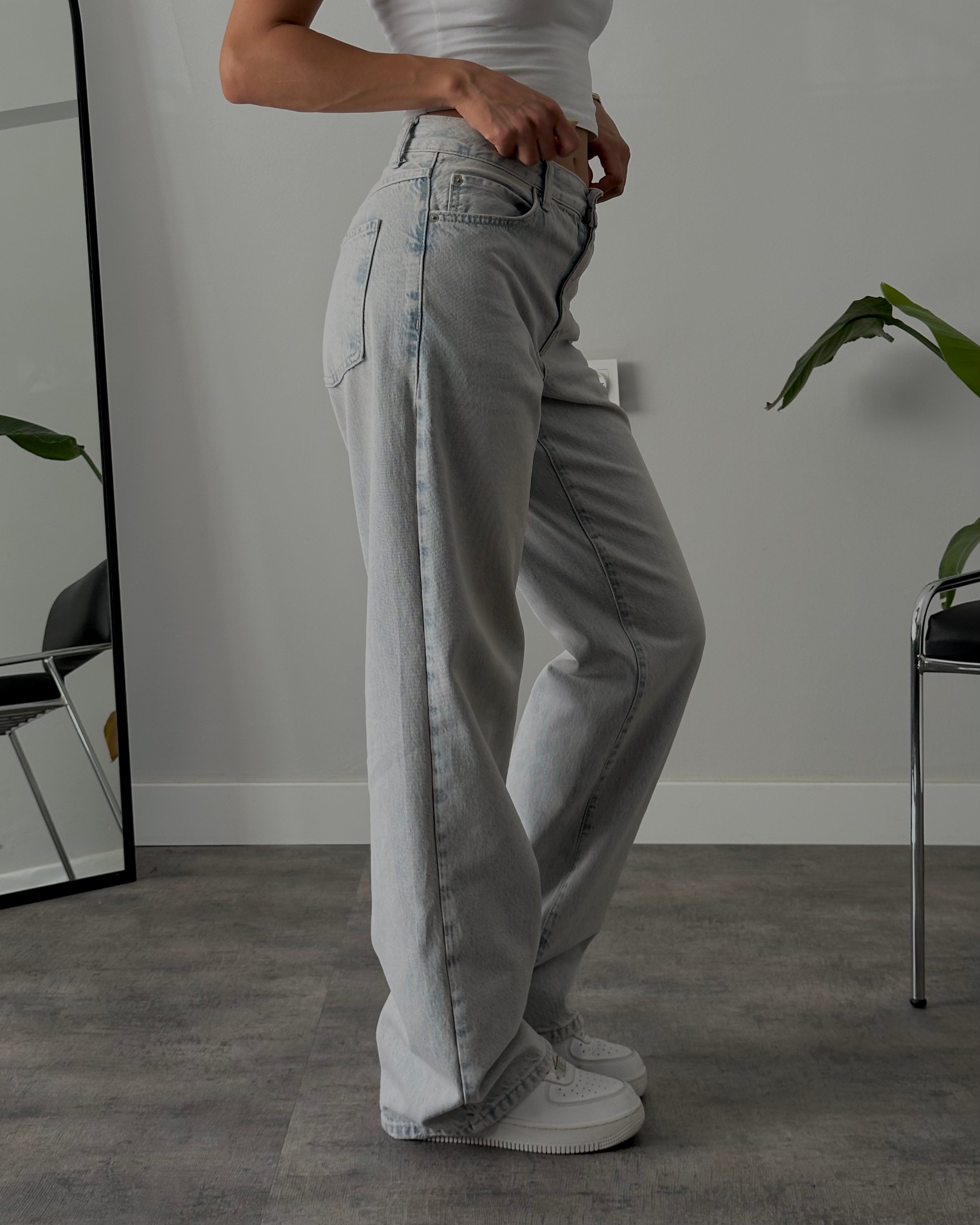 Orta Bel Açık Mavi Yıkamalı Relaxed Jean