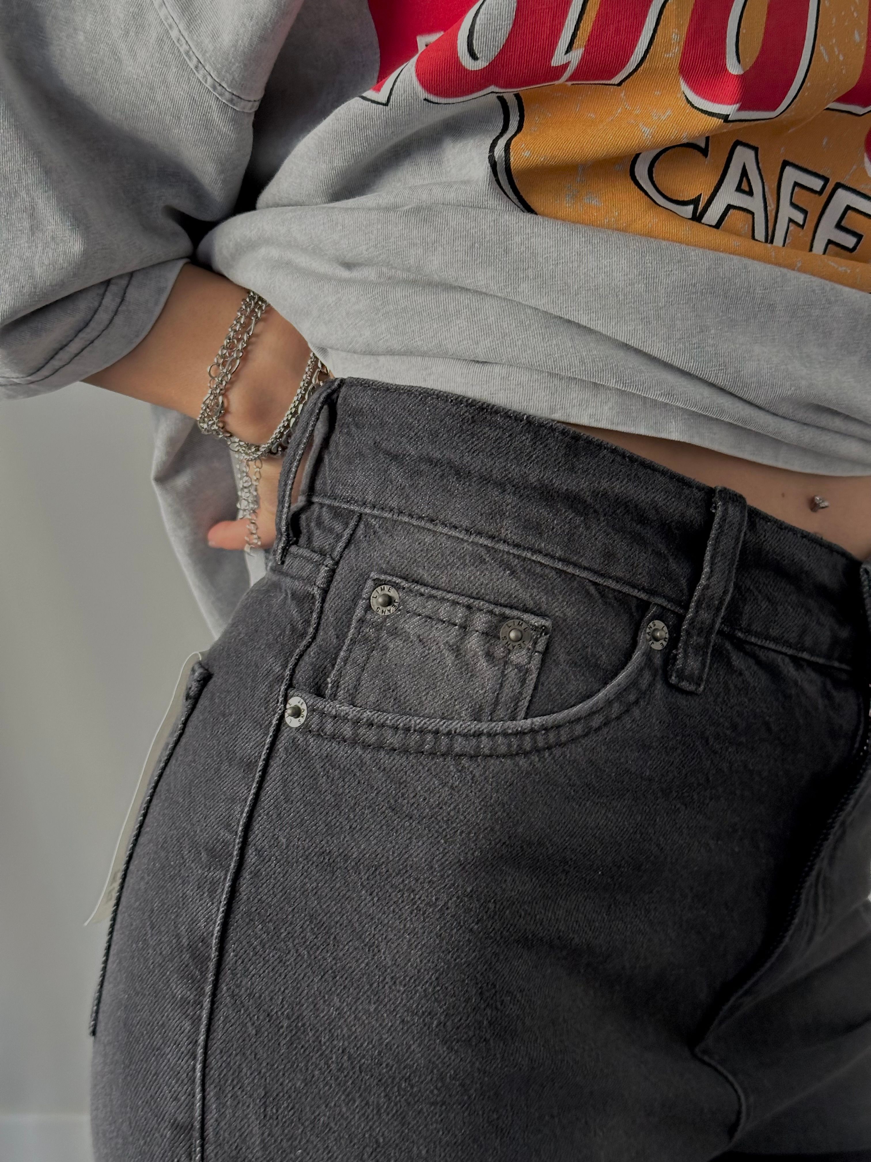 Yüksek Bel Soluk Siyah Mom Fit Jean