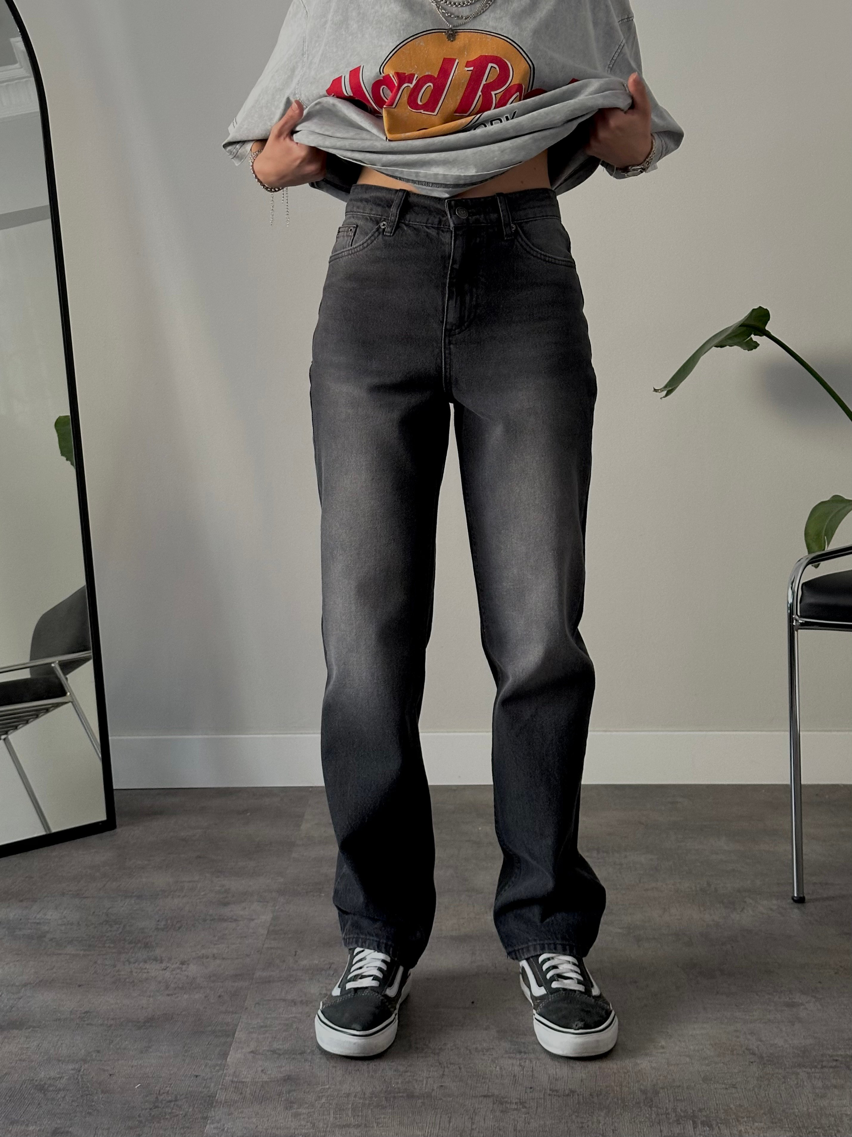 Yüksek Bel Soluk Siyah Mom Fit Jean