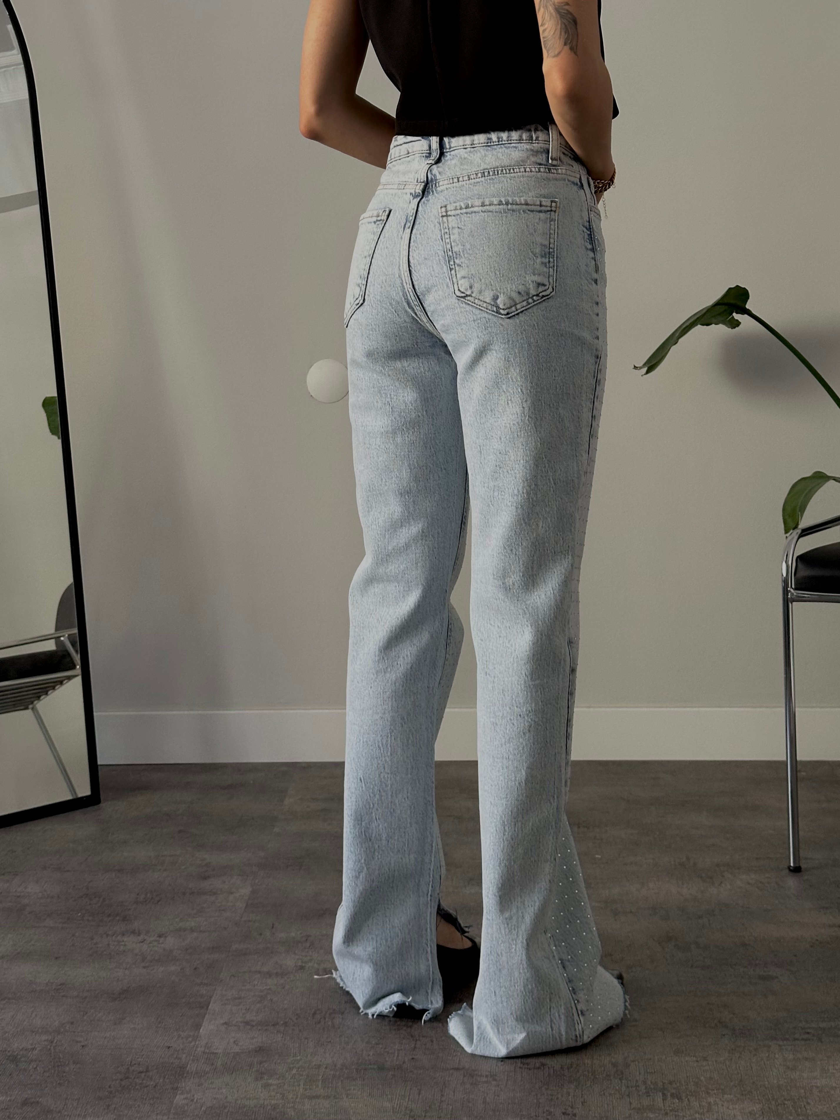 Yüksek Bel Parlak Taş Detaylı Yırtmaçlı Straight Fit Jean