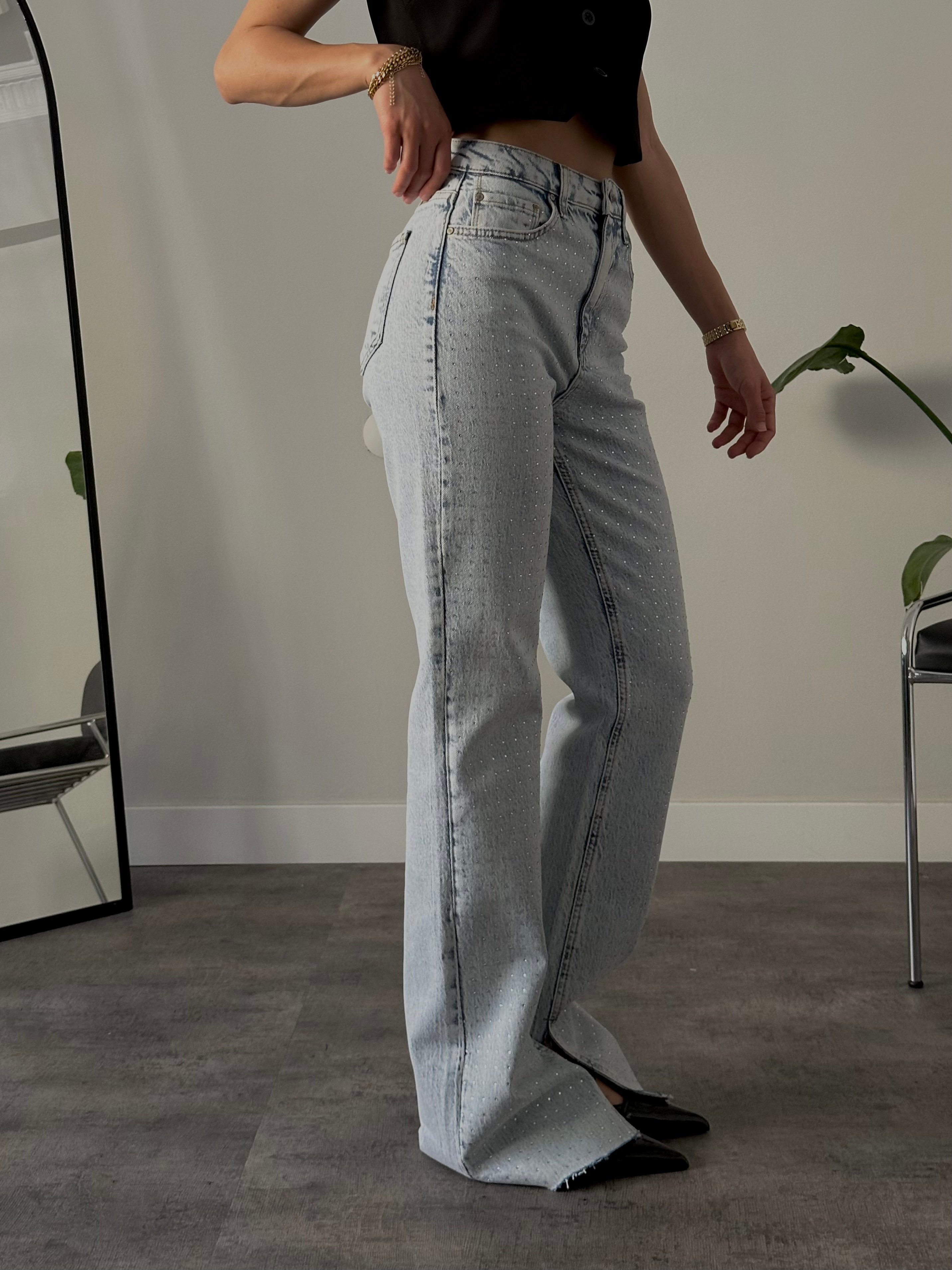 Yüksek Bel Parlak Taş Detaylı Yırtmaçlı Straight Fit Jean