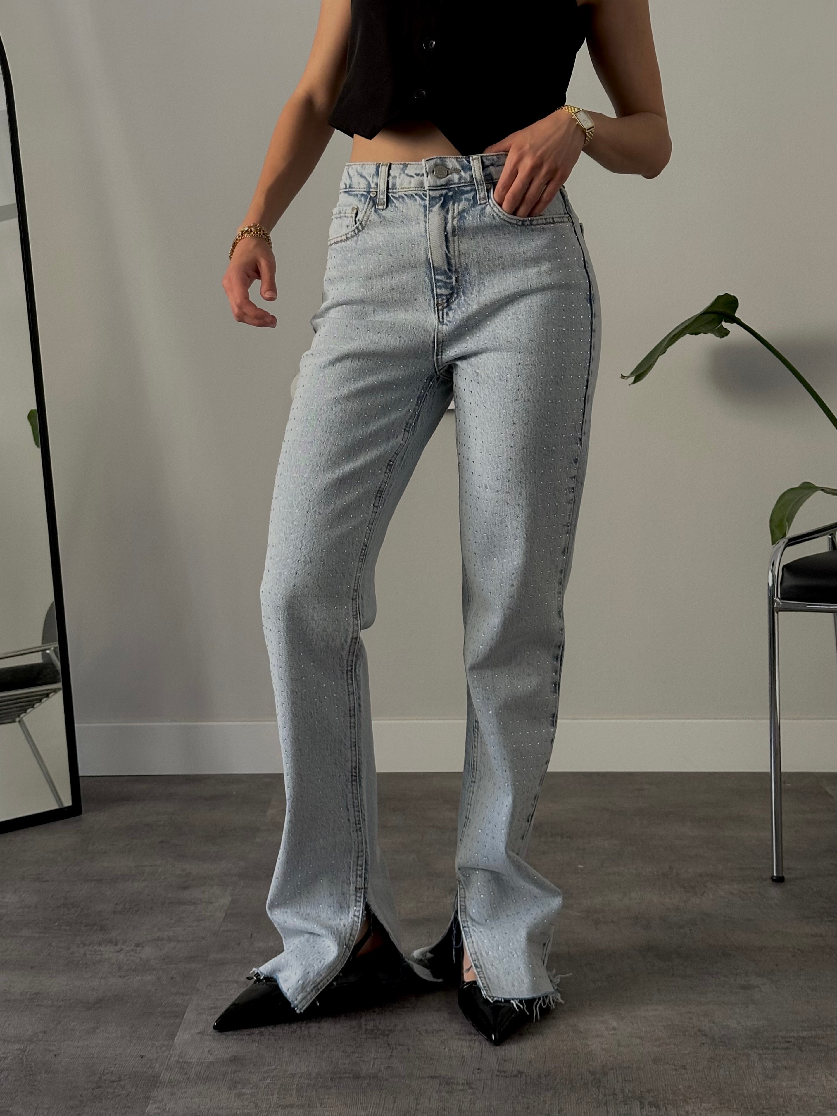 Yüksek Bel Parlak Taş Detaylı Yırtmaçlı Straight Fit Jean