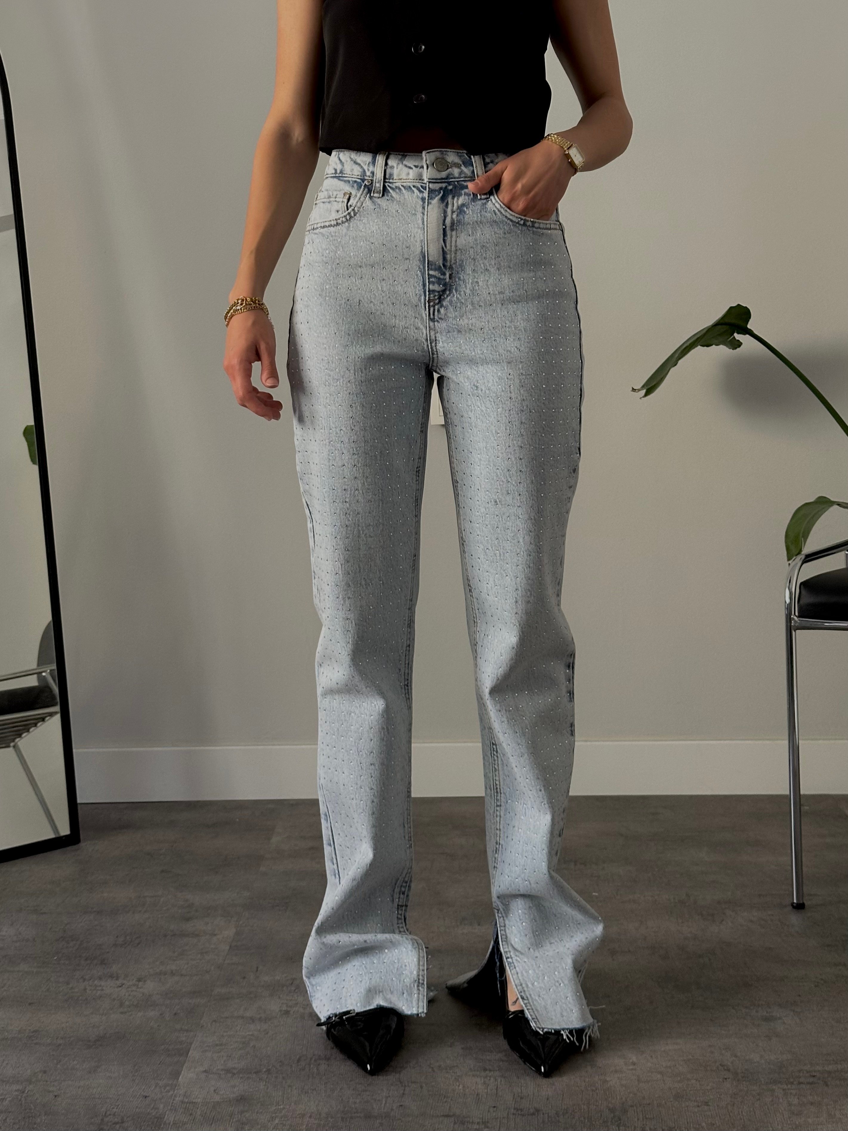 Yüksek Bel Parlak Taş Detaylı Yırtmaçlı Straight Fit Jean