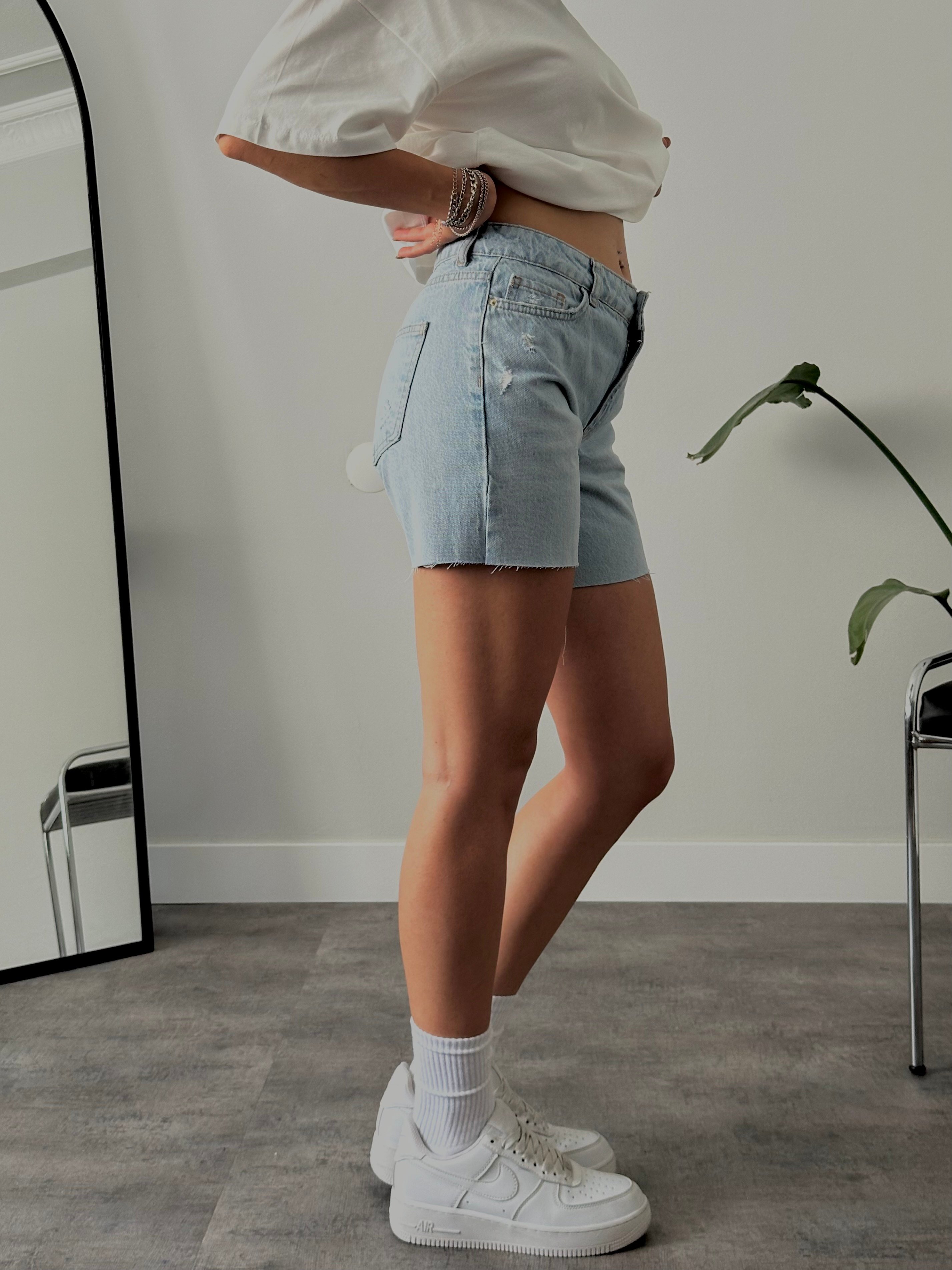 Yüksek Bel Eskitme Mom Denim Şort (Hatalı Ürün)