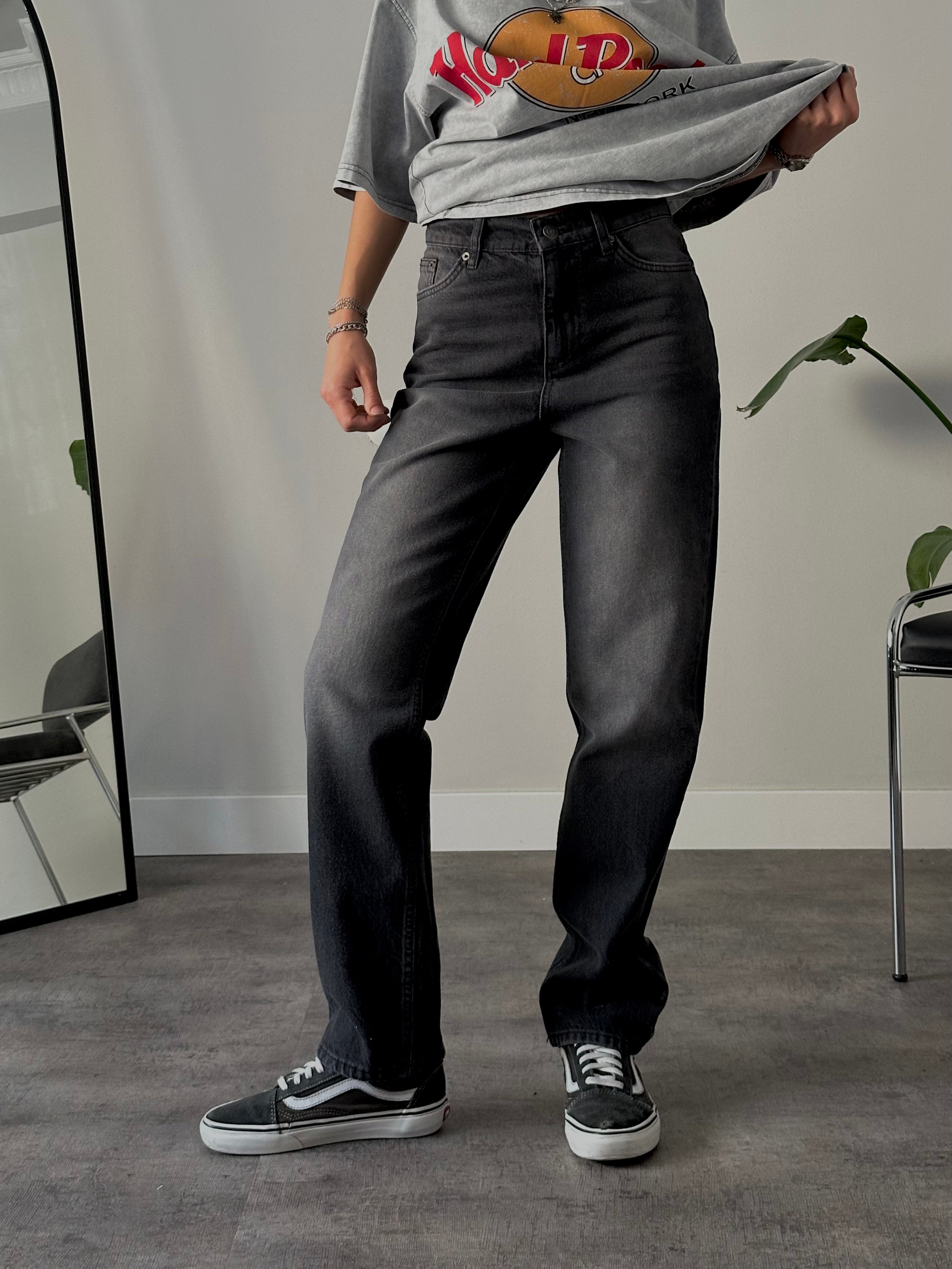 Yüksek Bel Soluk Siyah Mom Fit Jean