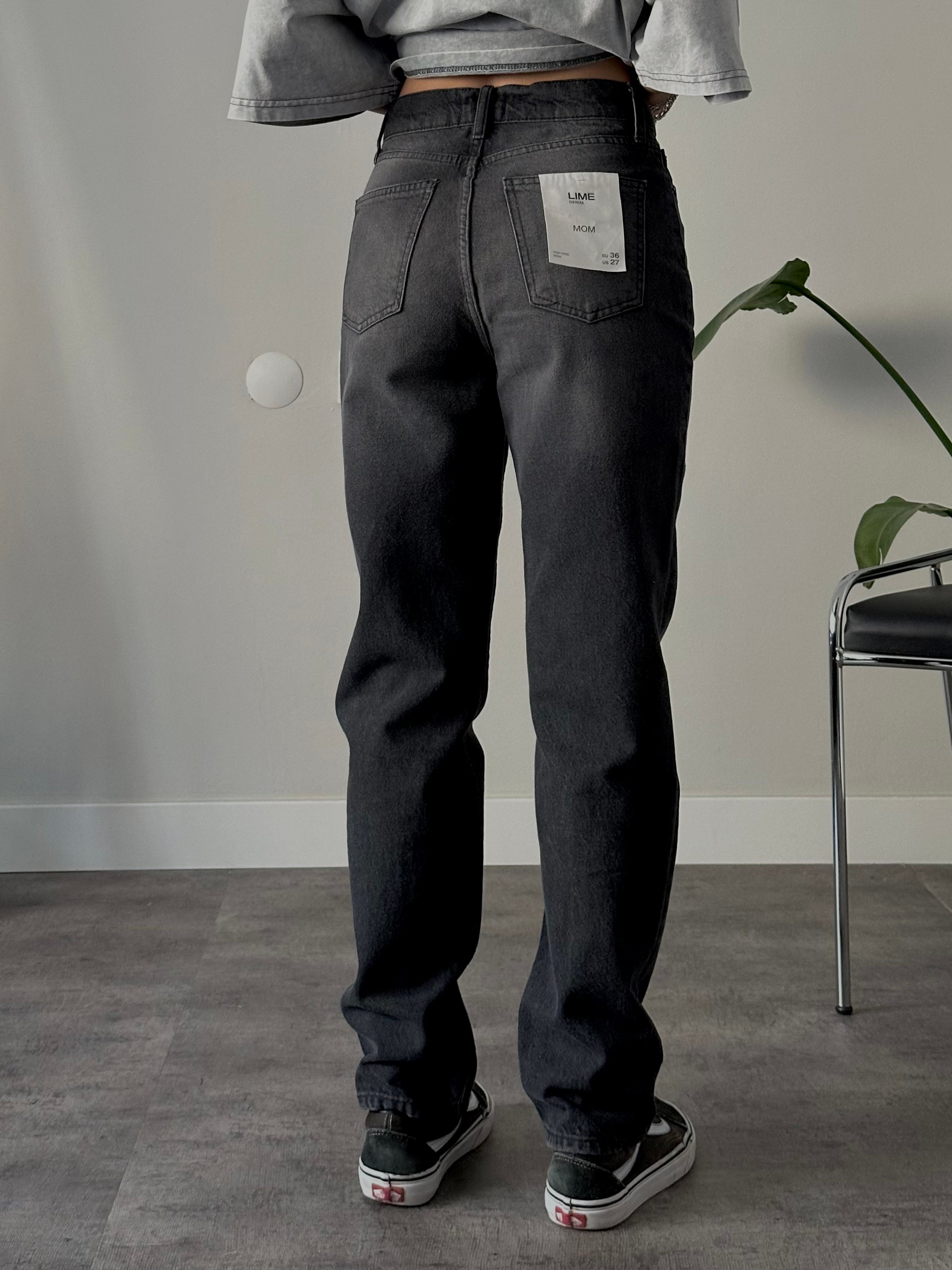 Yüksek Bel Soluk Siyah Mom Fit Jean