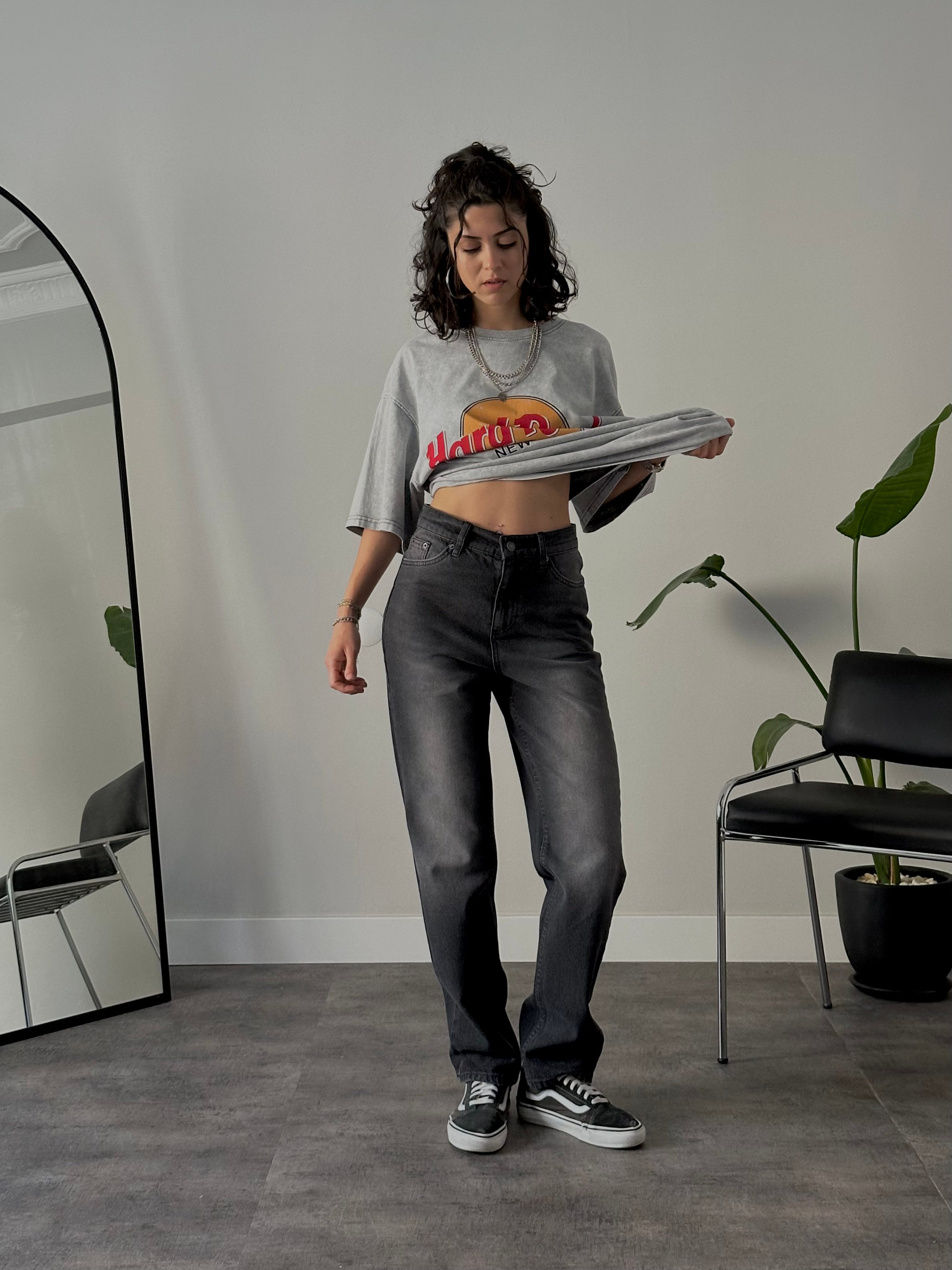 Yüksek Bel Soluk Siyah Mom Fit Jean