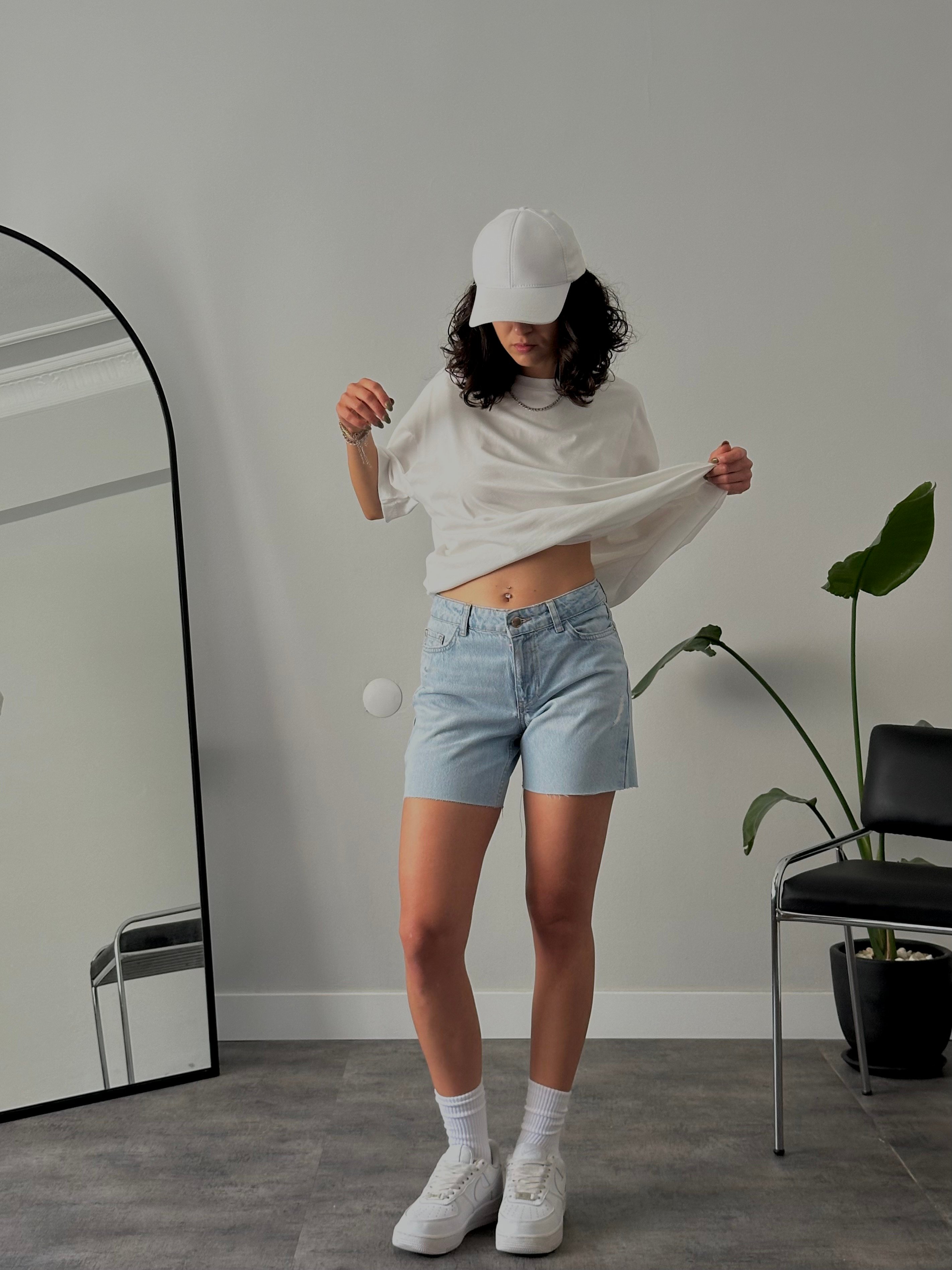 Yüksek Bel Eskitme Mom Denim Şort (Hatalı Ürün)