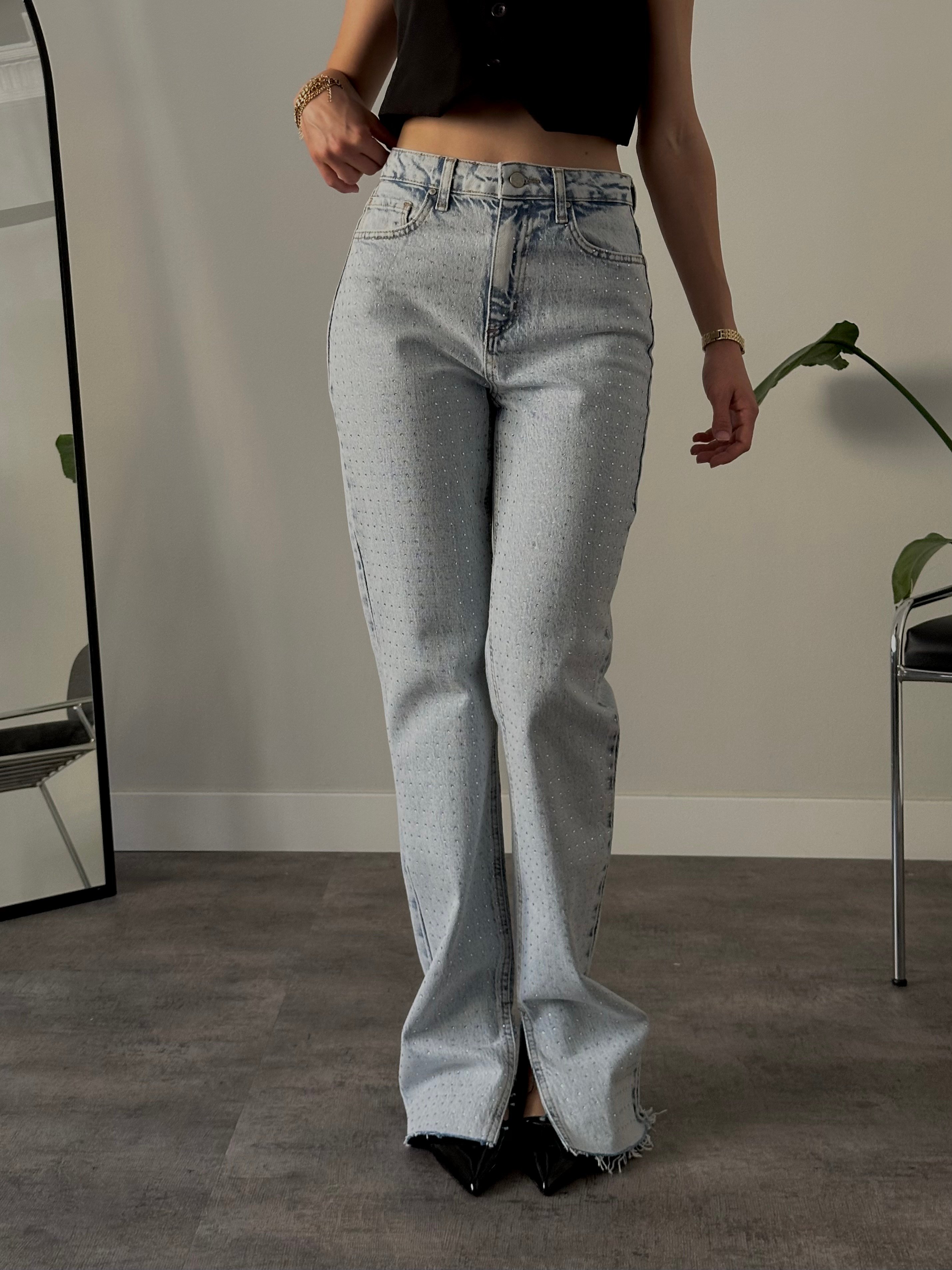 Yüksek Bel Parlak Taş Detaylı Yırtmaçlı Straight Fit Jean
