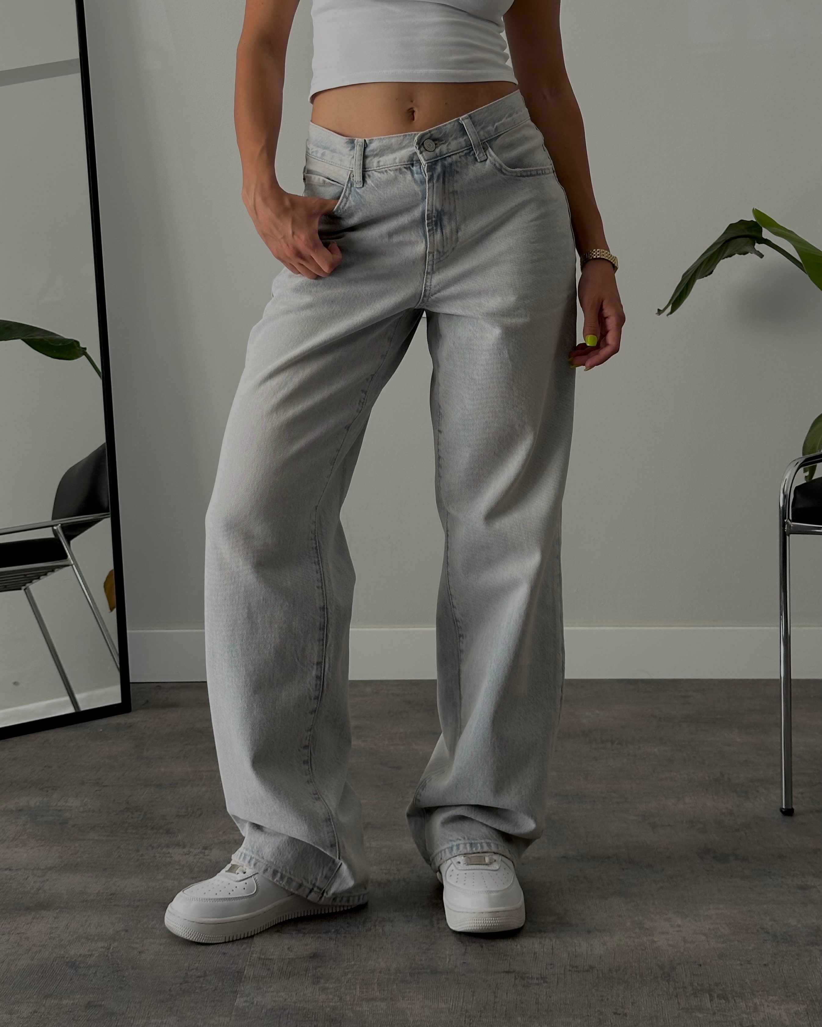 Orta Bel Açık Mavi Yıkamalı Relaxed Jean
