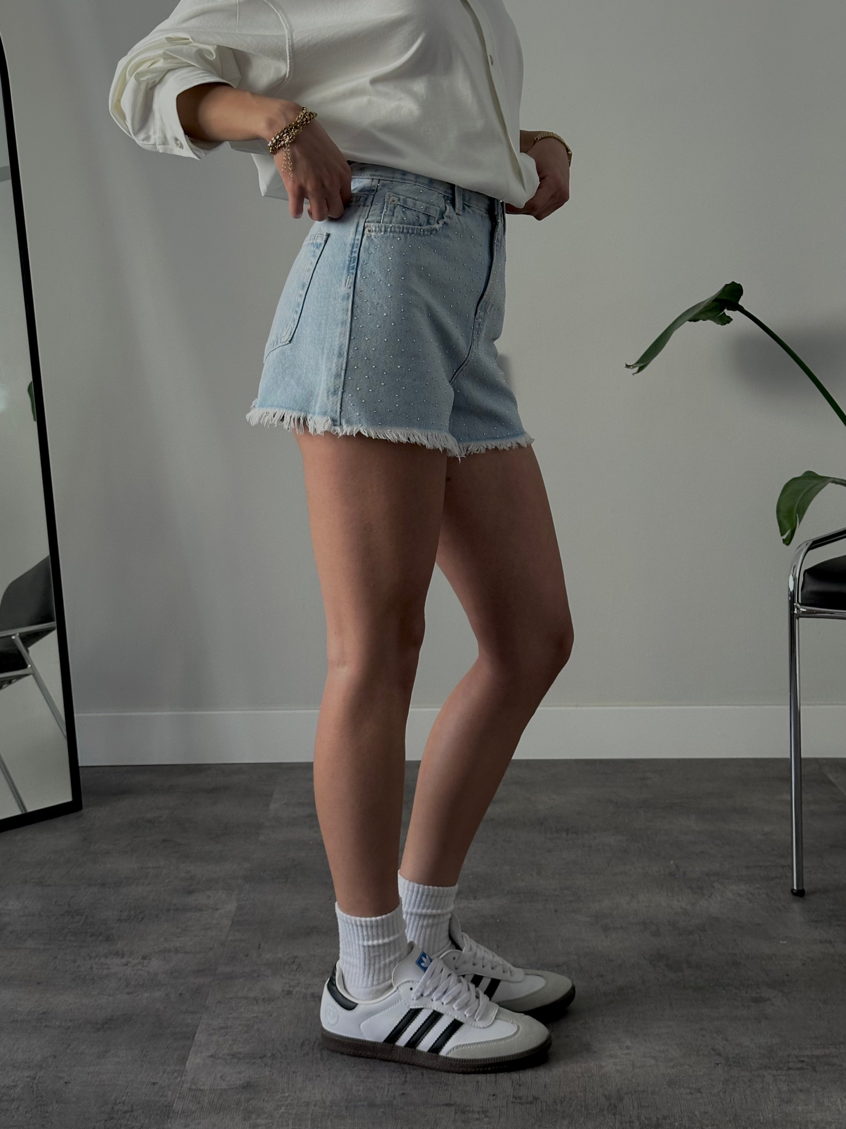 Yüksek Bel Taşlı Püsküllü Denim Şort