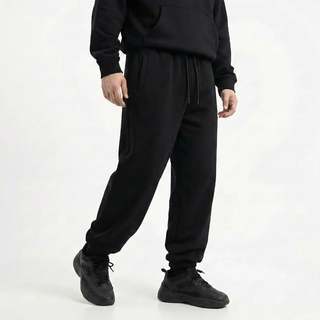 SHOUT Basic Black Jogger Pantolon – SHOUT basic tişört modeli ürün görseli