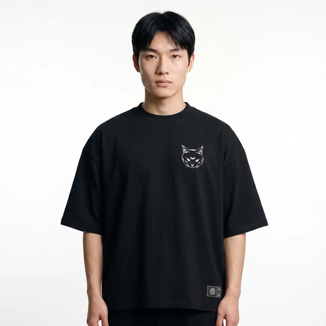 SHOUT Mystic Cat Boxy Fit Tişört unisex ürün görseli – Boxy Fit kalıp örneği