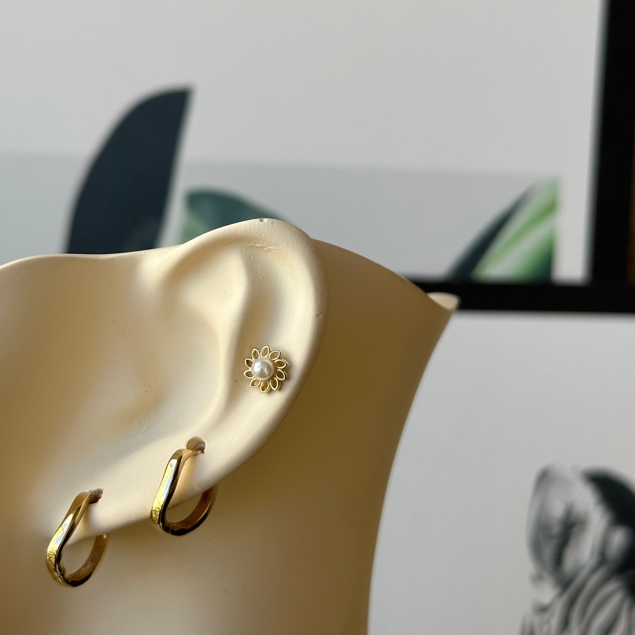 14K Gold Sunny With Pearl Piercing