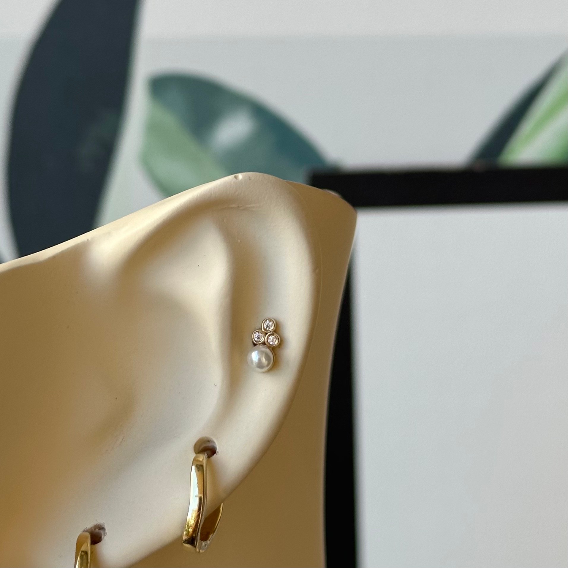 14K Gold Triple Pearl With Stone Piercing