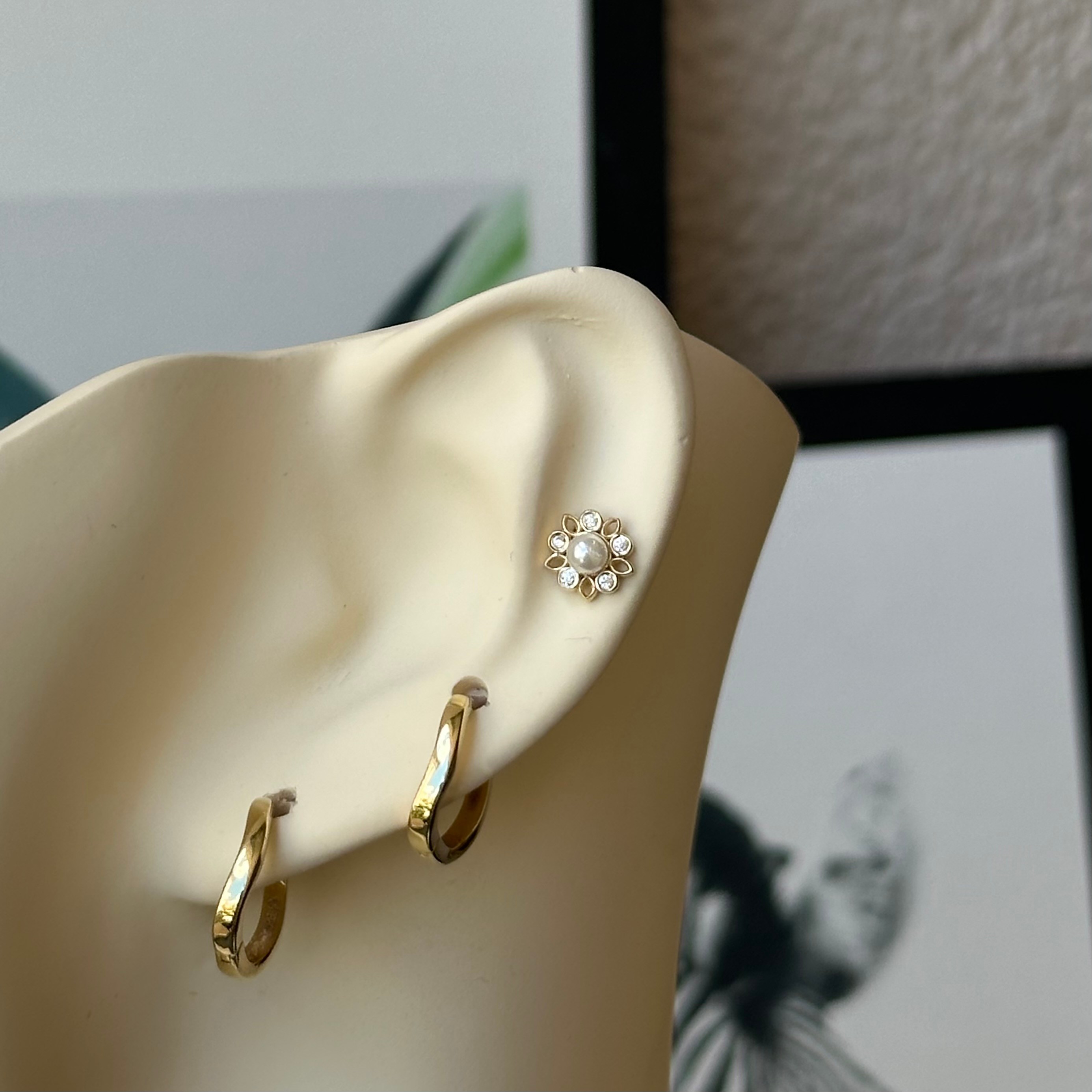 14K Gold Flower with Pearl stone